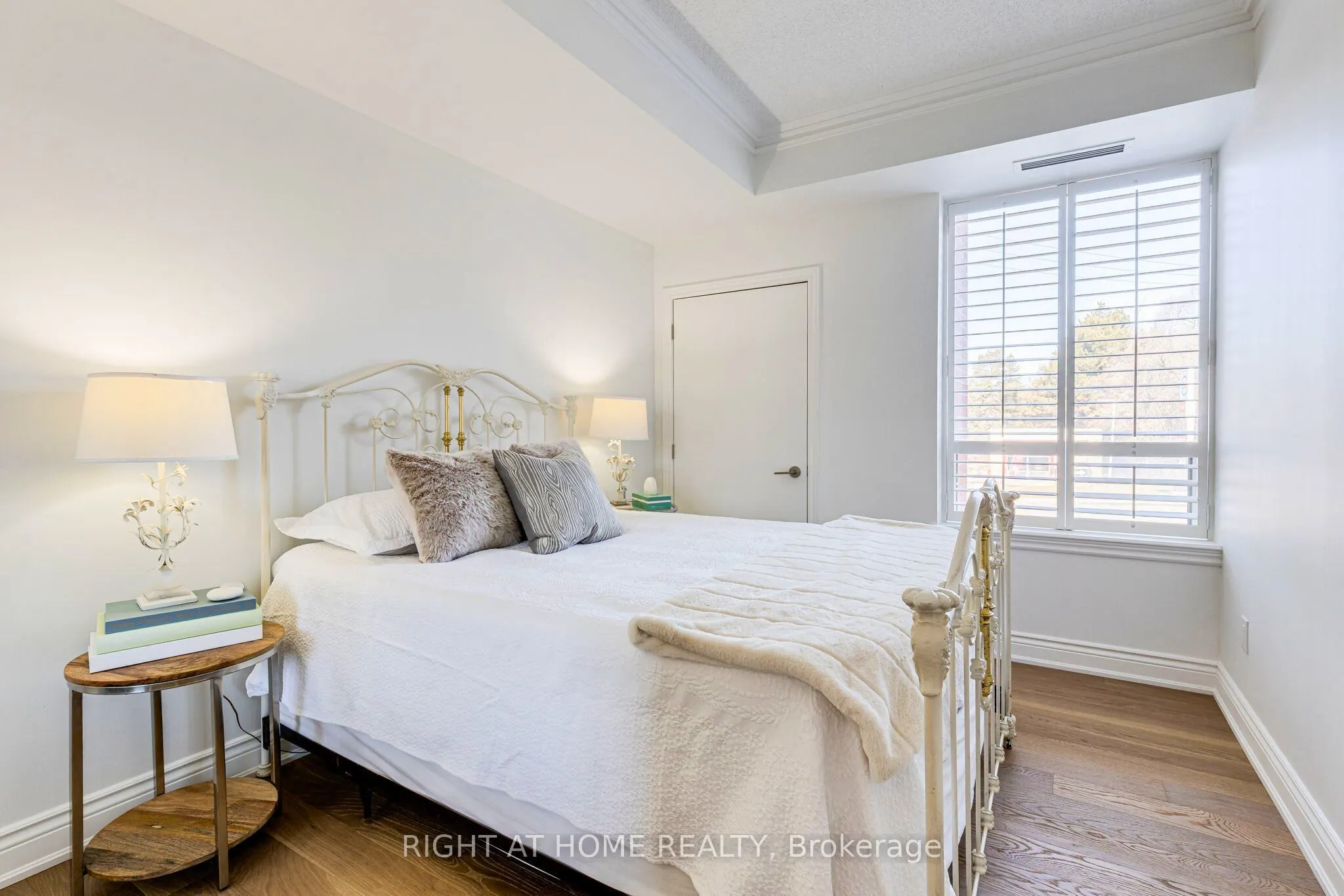 801 Lawrence Avenue E, #208