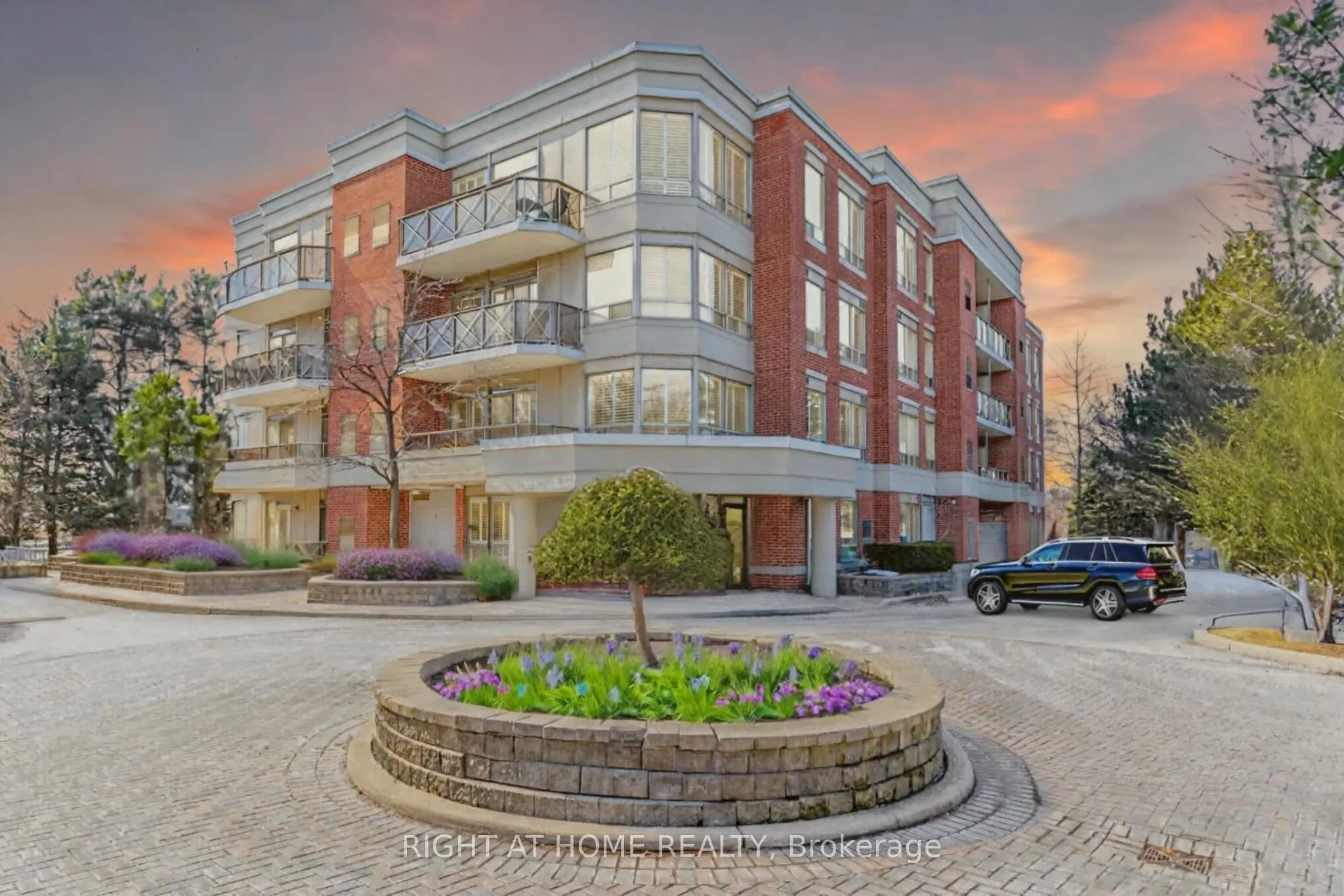 801 Lawrence Avenue E, #208