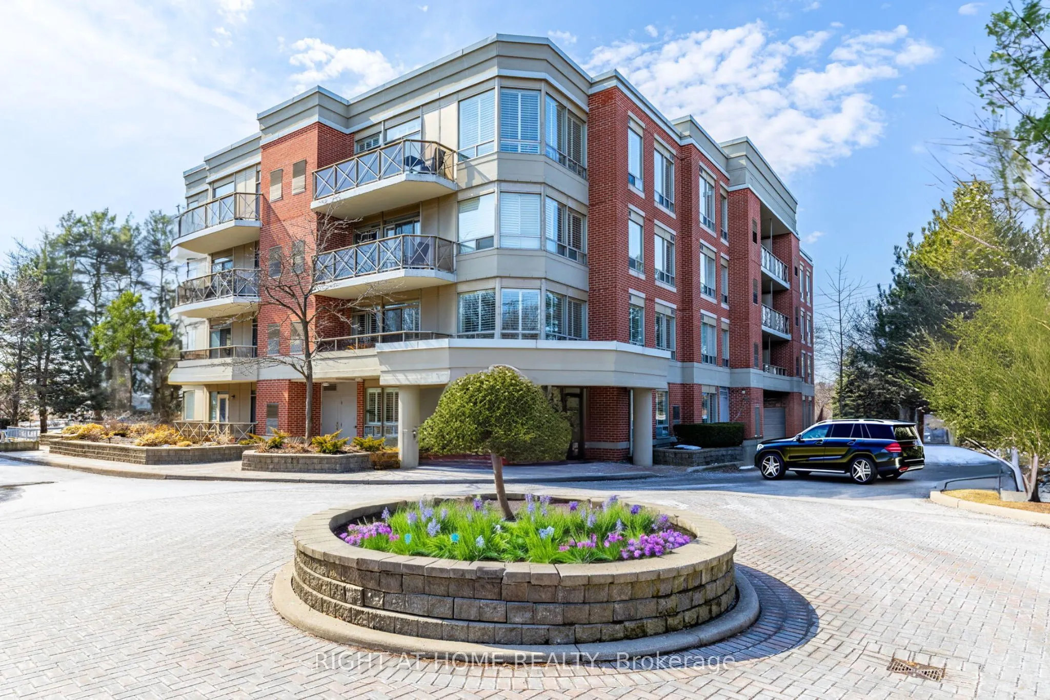 801 Lawrence Avenue E, #208