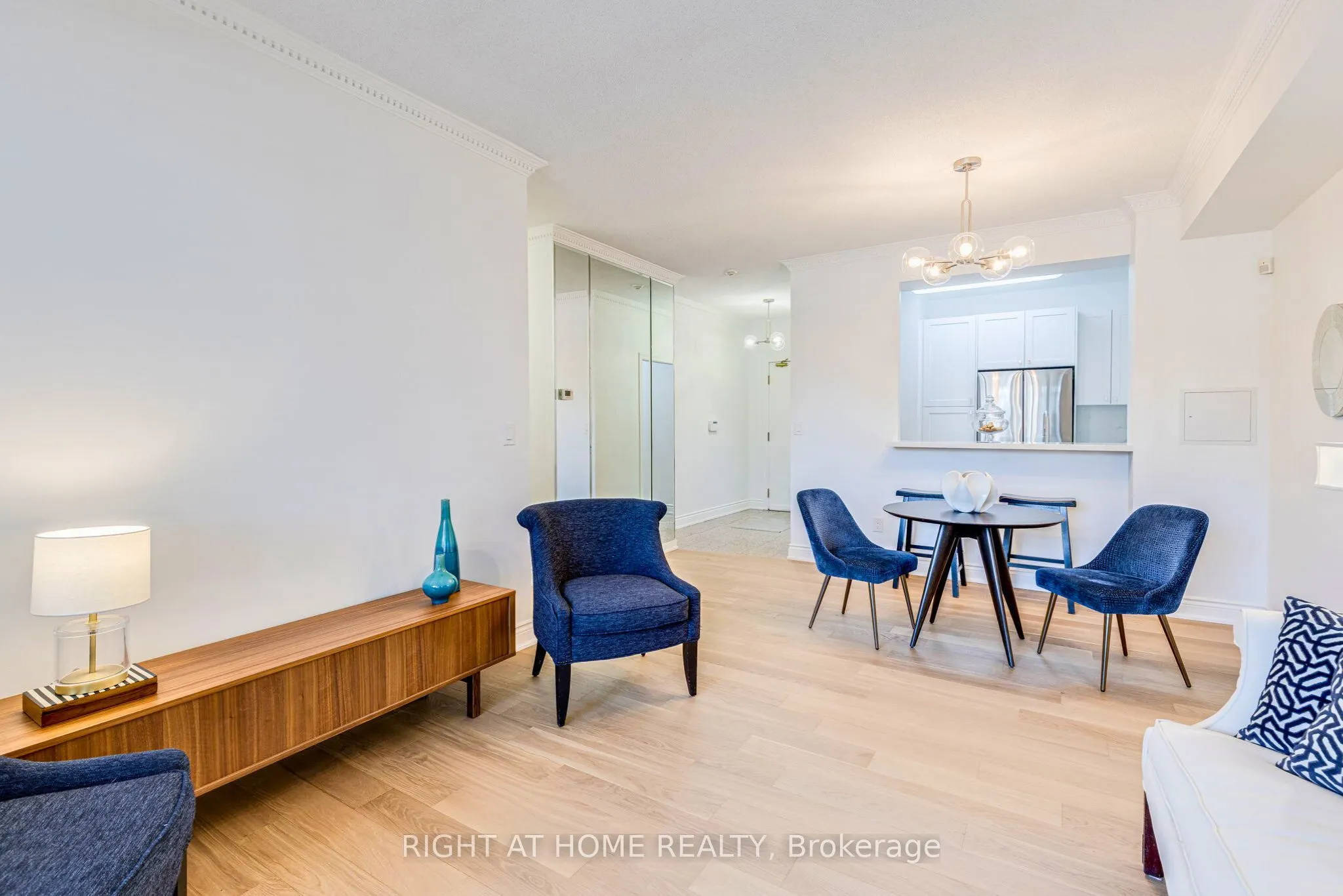 801 Lawrence Avenue E, #208
