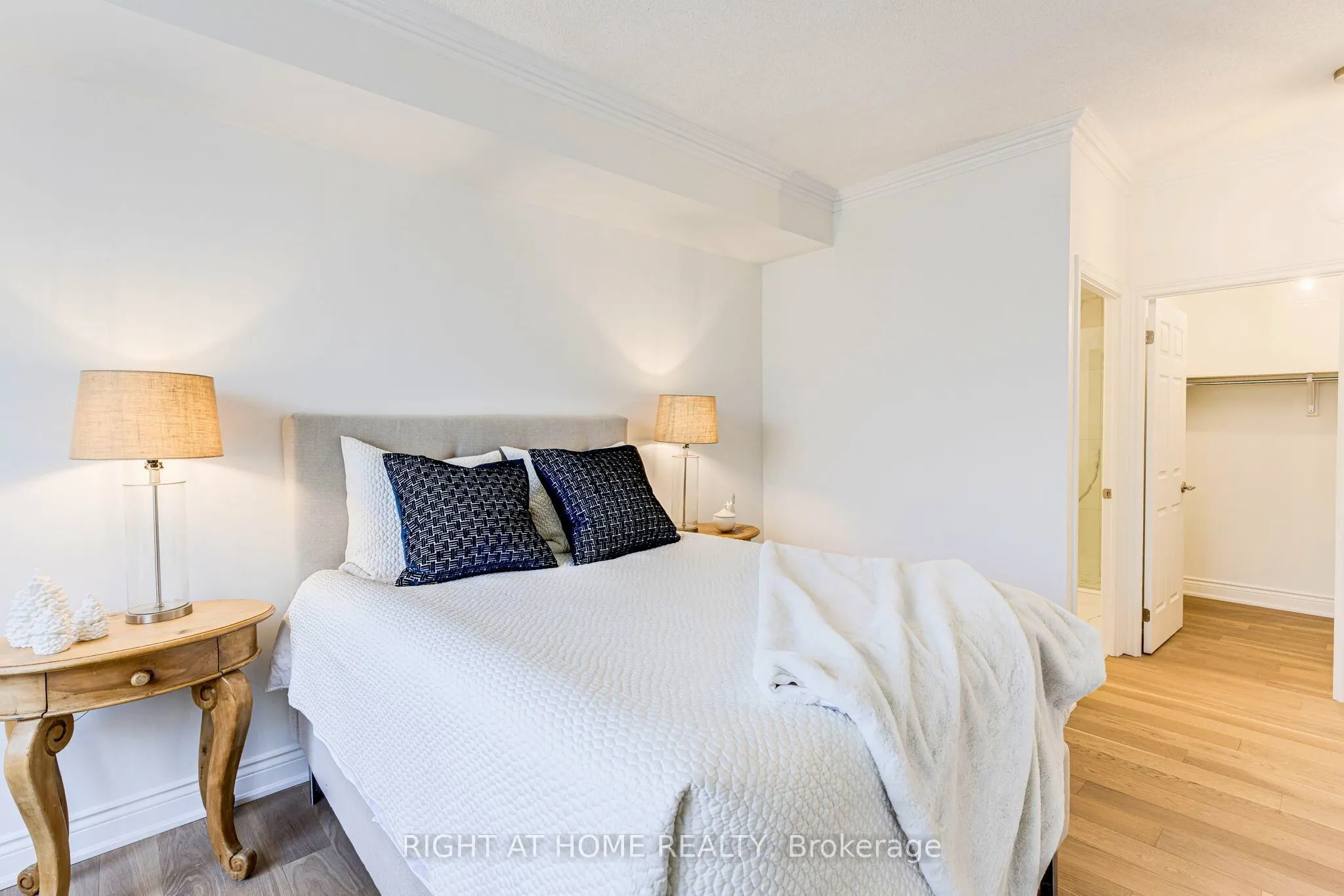 801 Lawrence Avenue E, #208