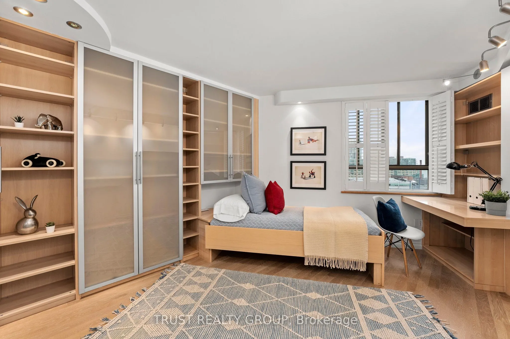 270 Queens Quay W, #1201/02