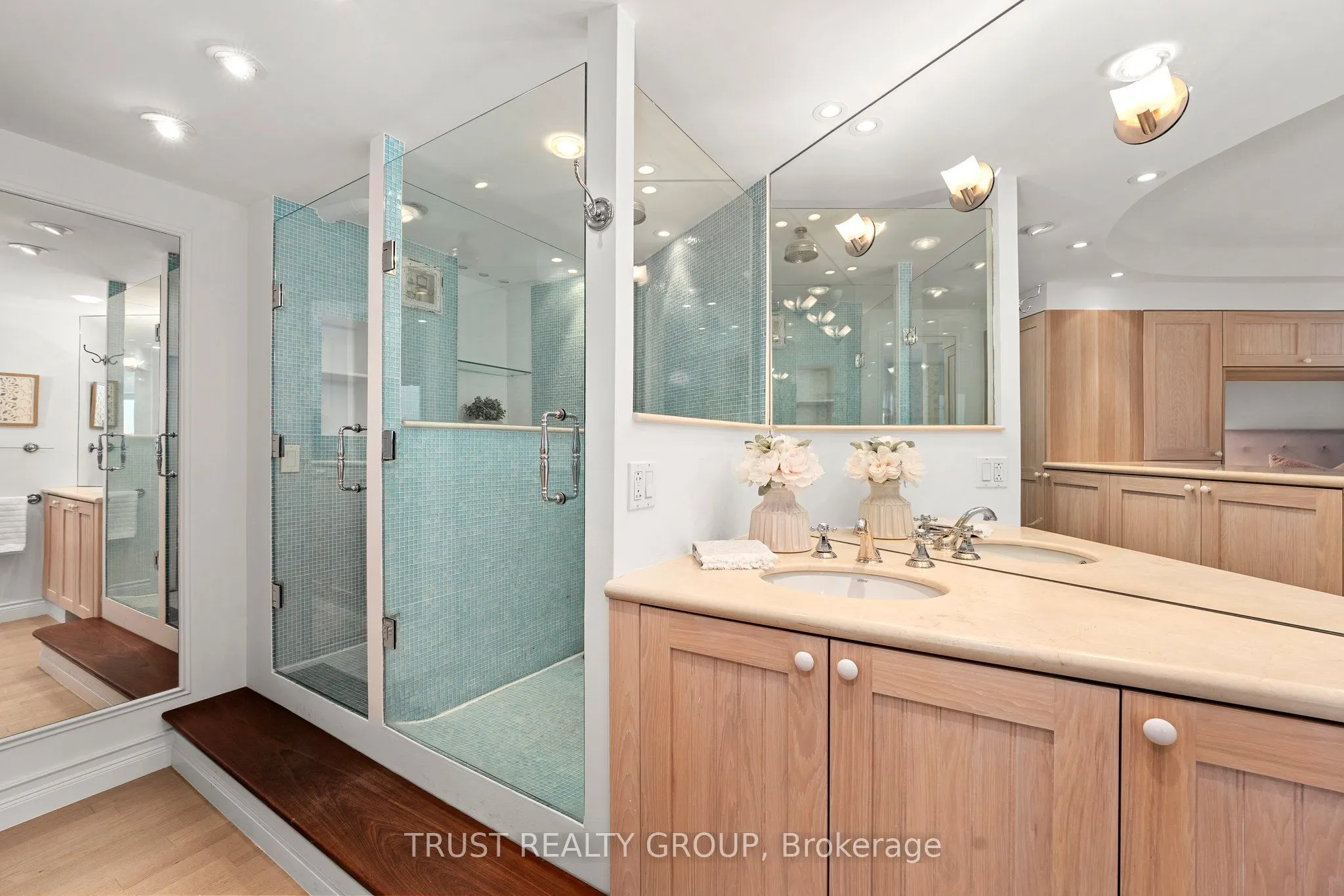 270 Queens Quay W, #1201/02