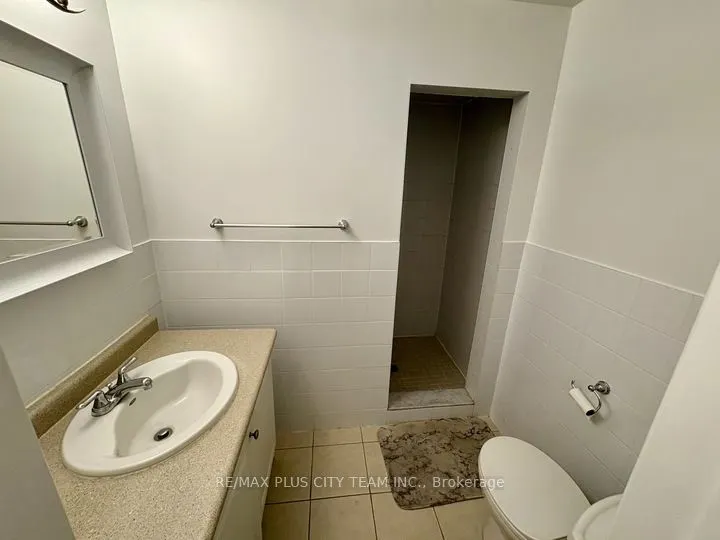 44 Meadowbrook Drive, #2