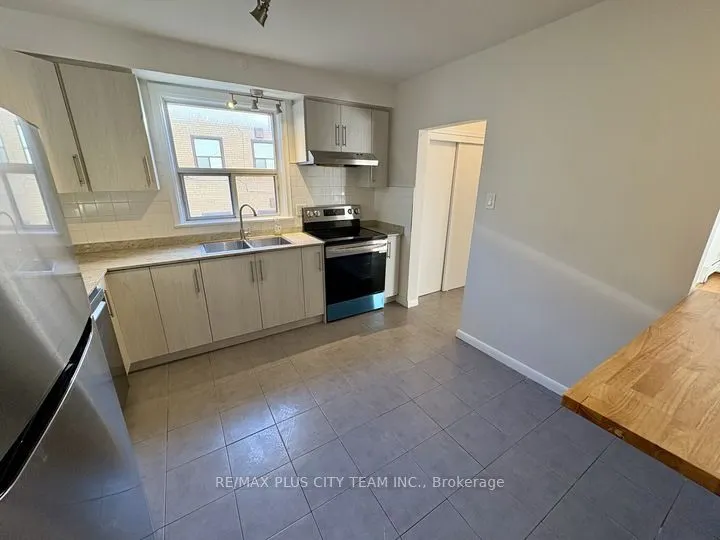 44 Meadowbrook Drive, #2