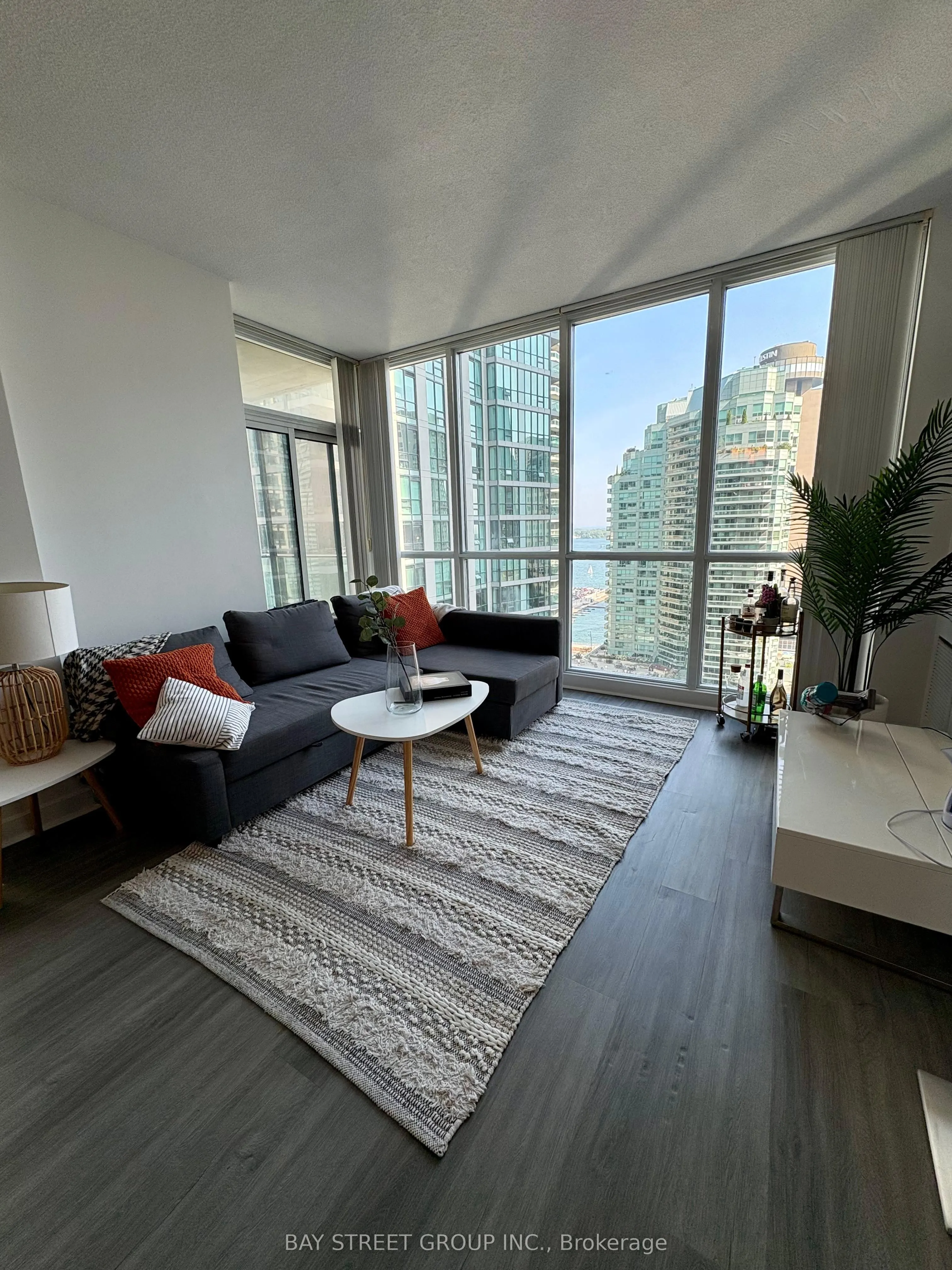 18 Harbour Street, #1708