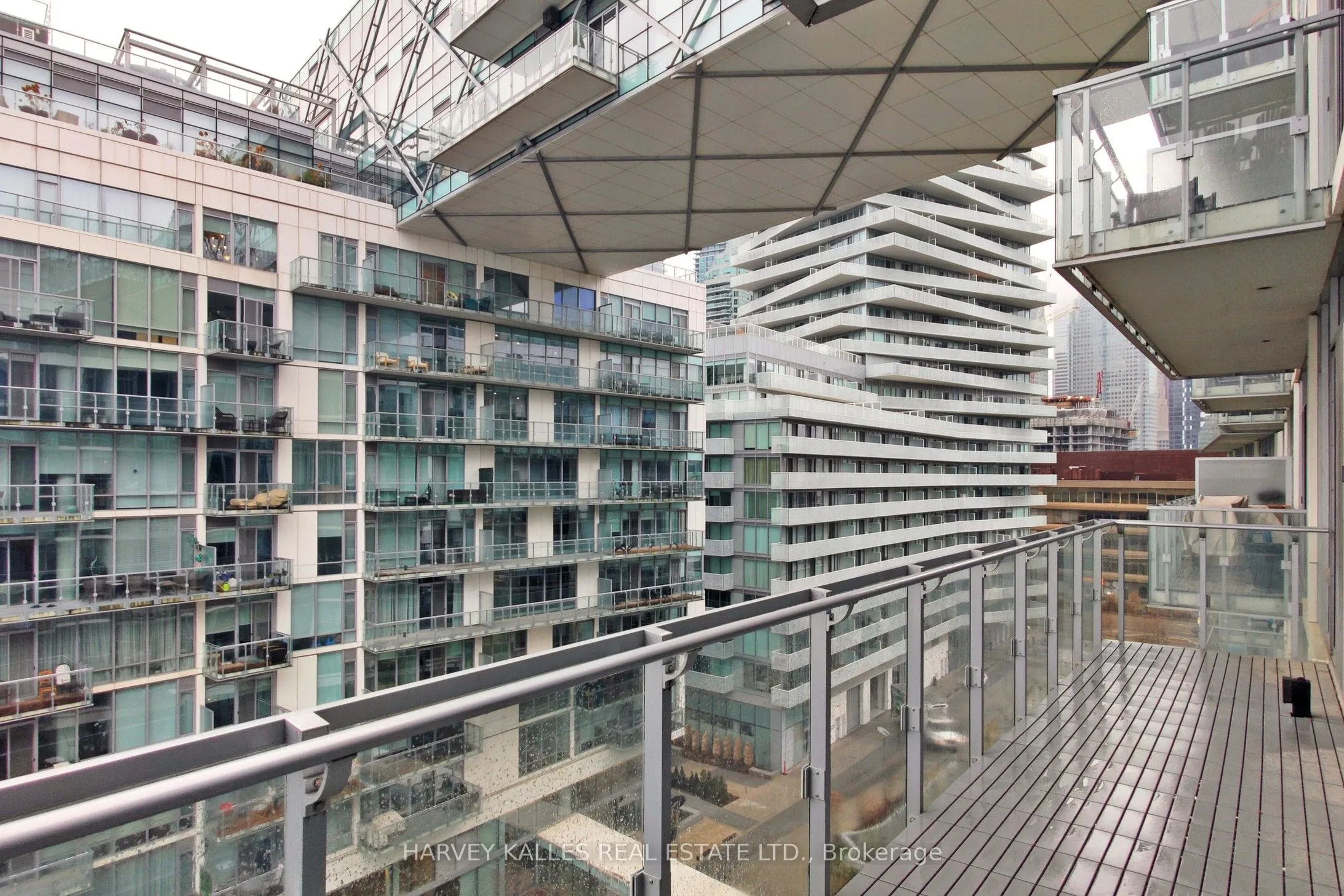 29 Queens Quay E, #813