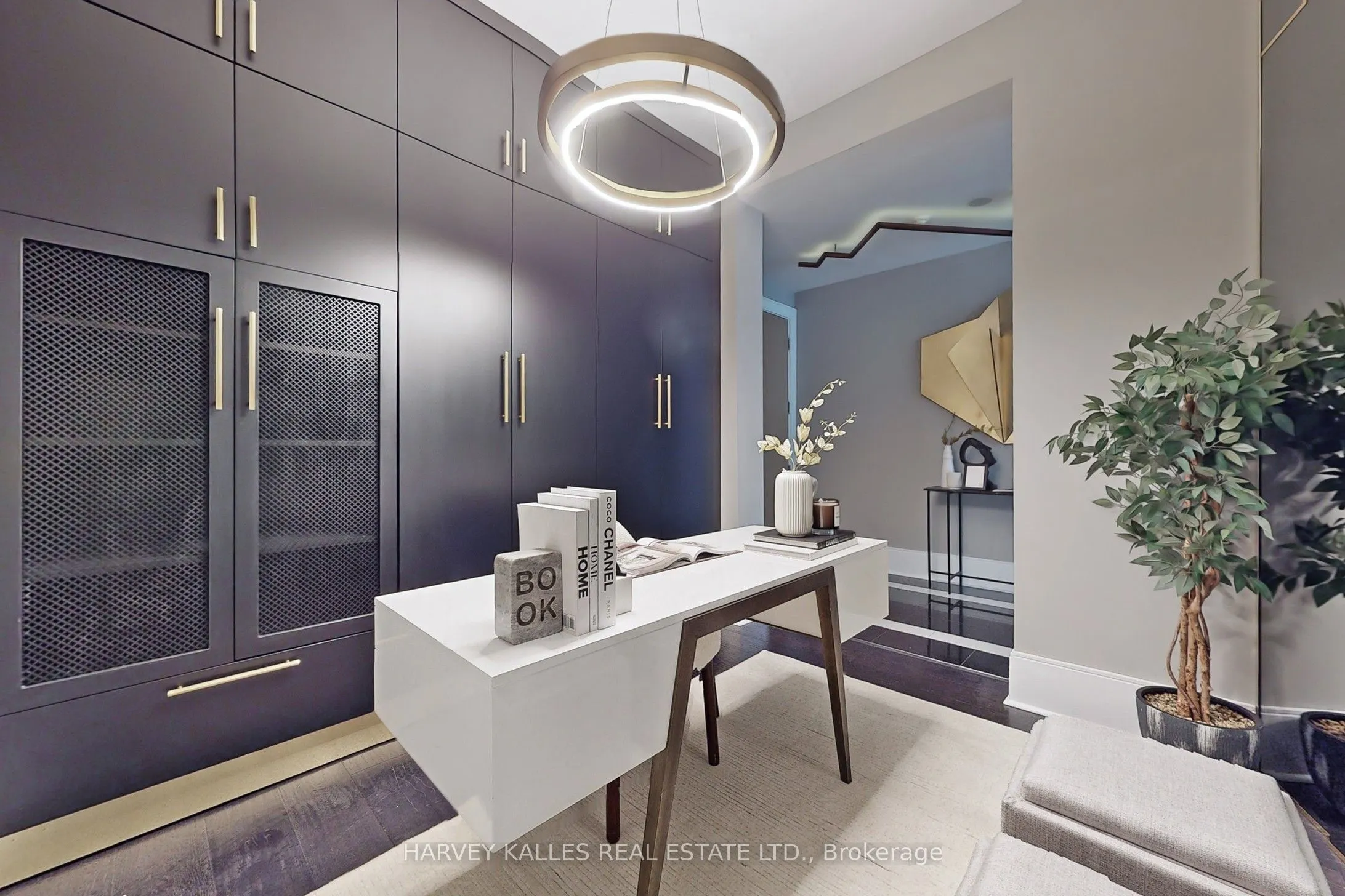 29 Queens Quay E, #813