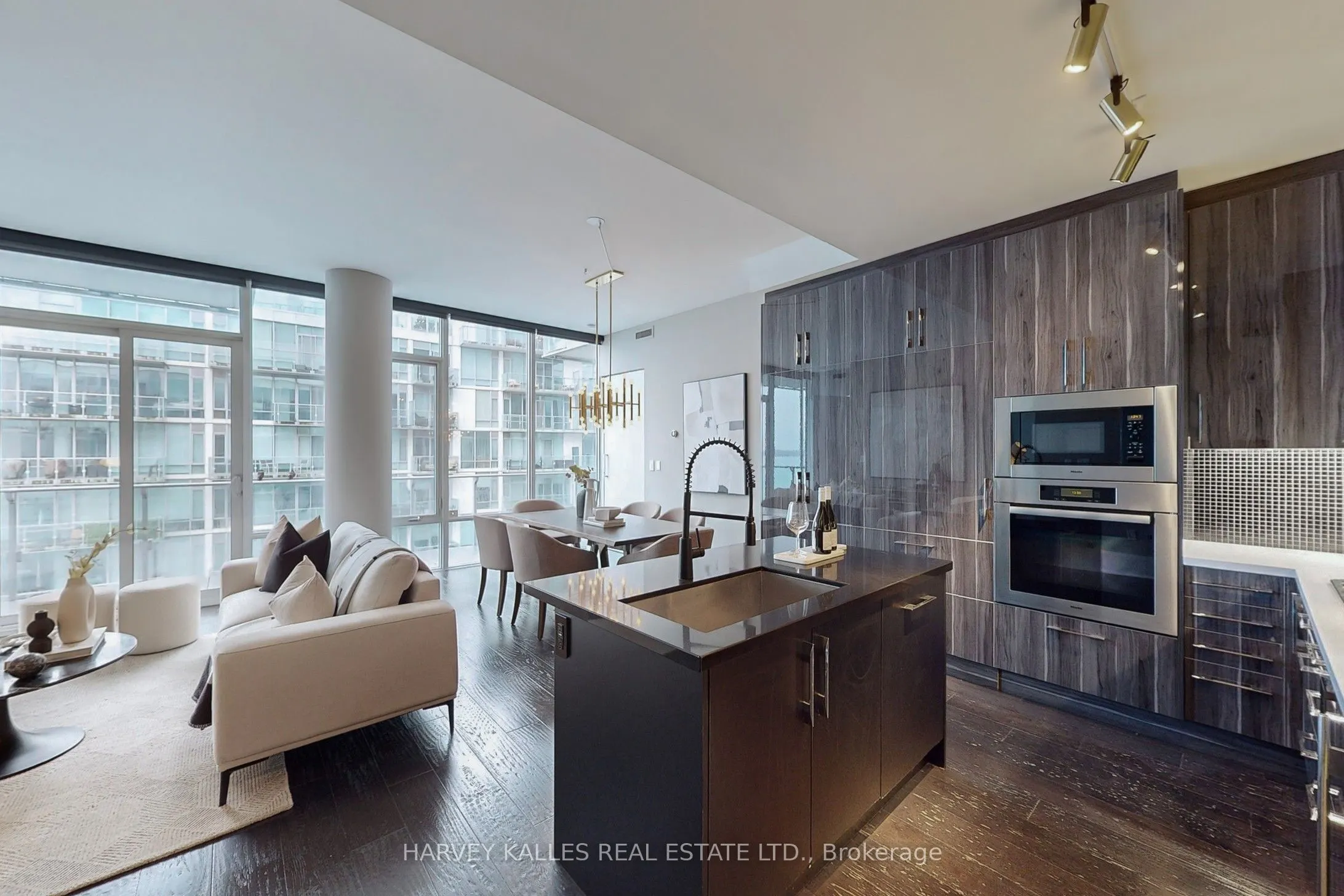 29 Queens Quay E, #813
