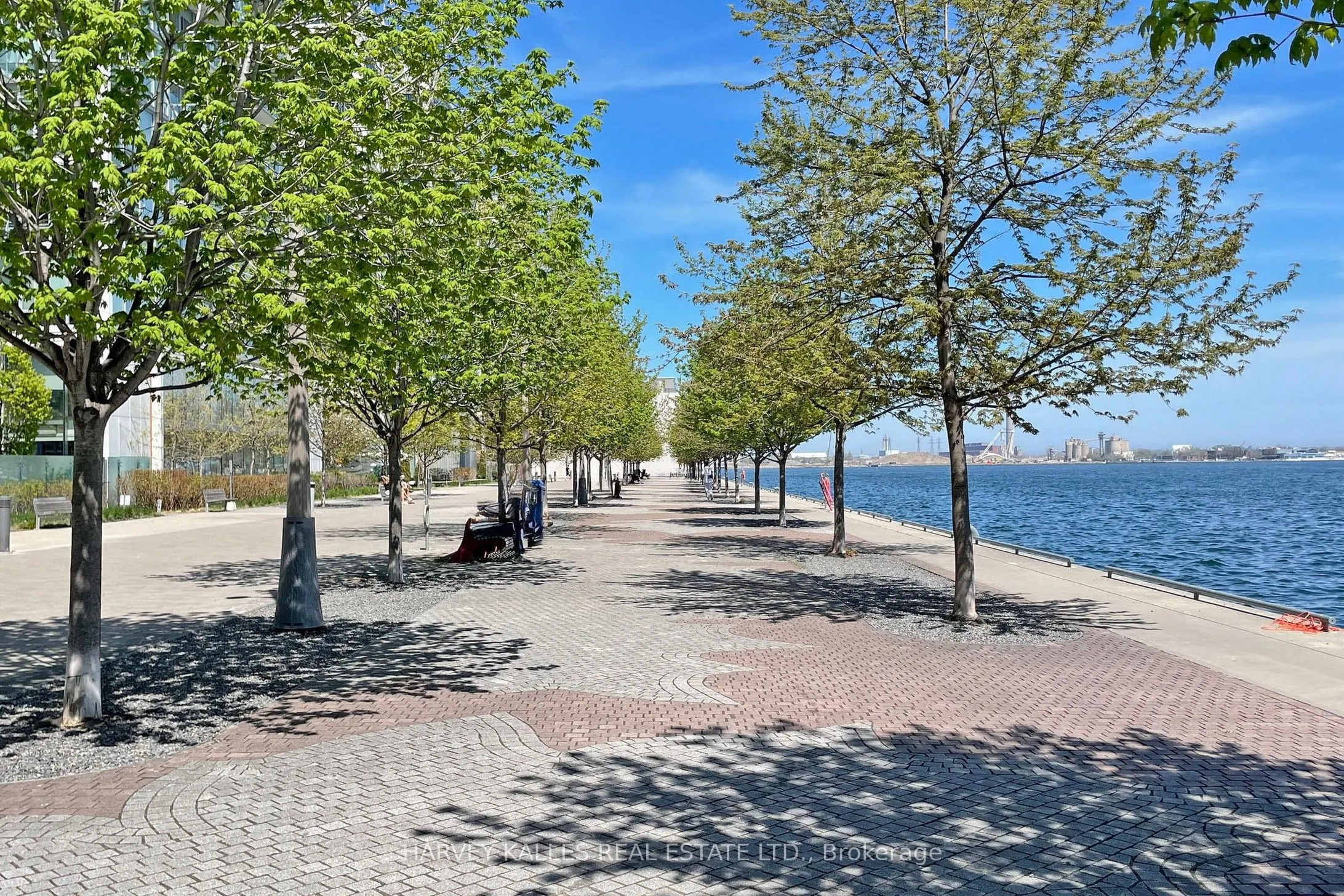 29 Queens Quay E, #813
