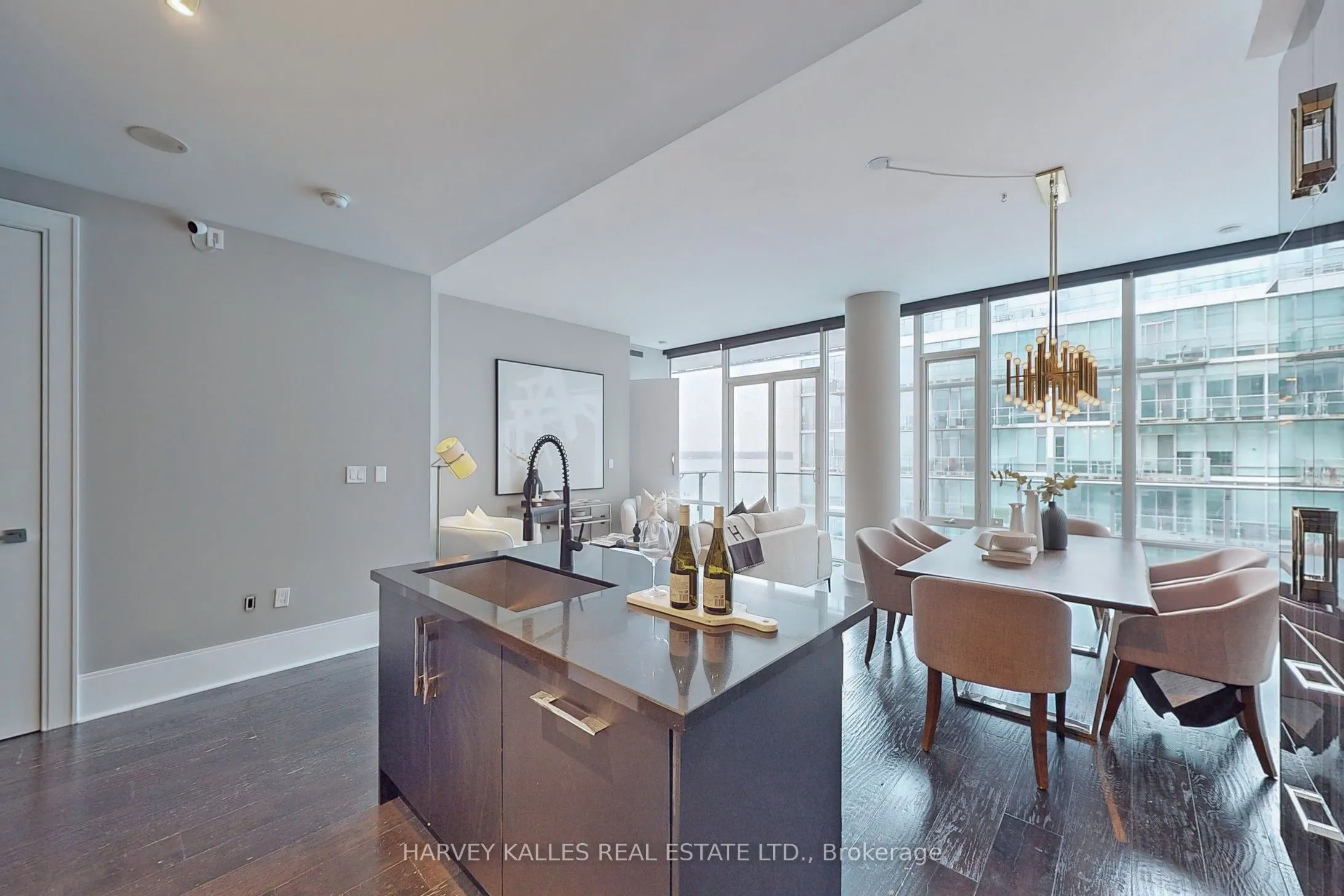 29 Queens Quay E, #813