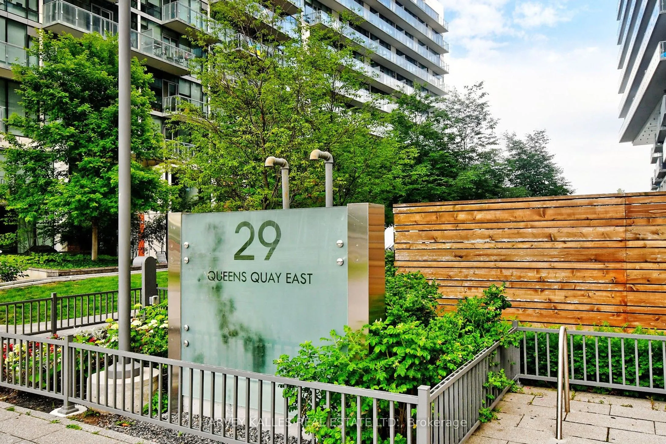 29 Queens Quay E, #813