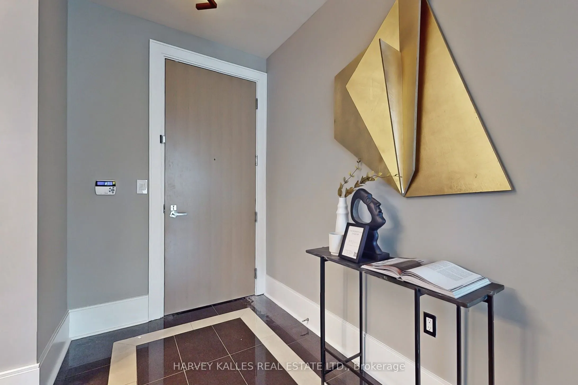 29 Queens Quay E, #813