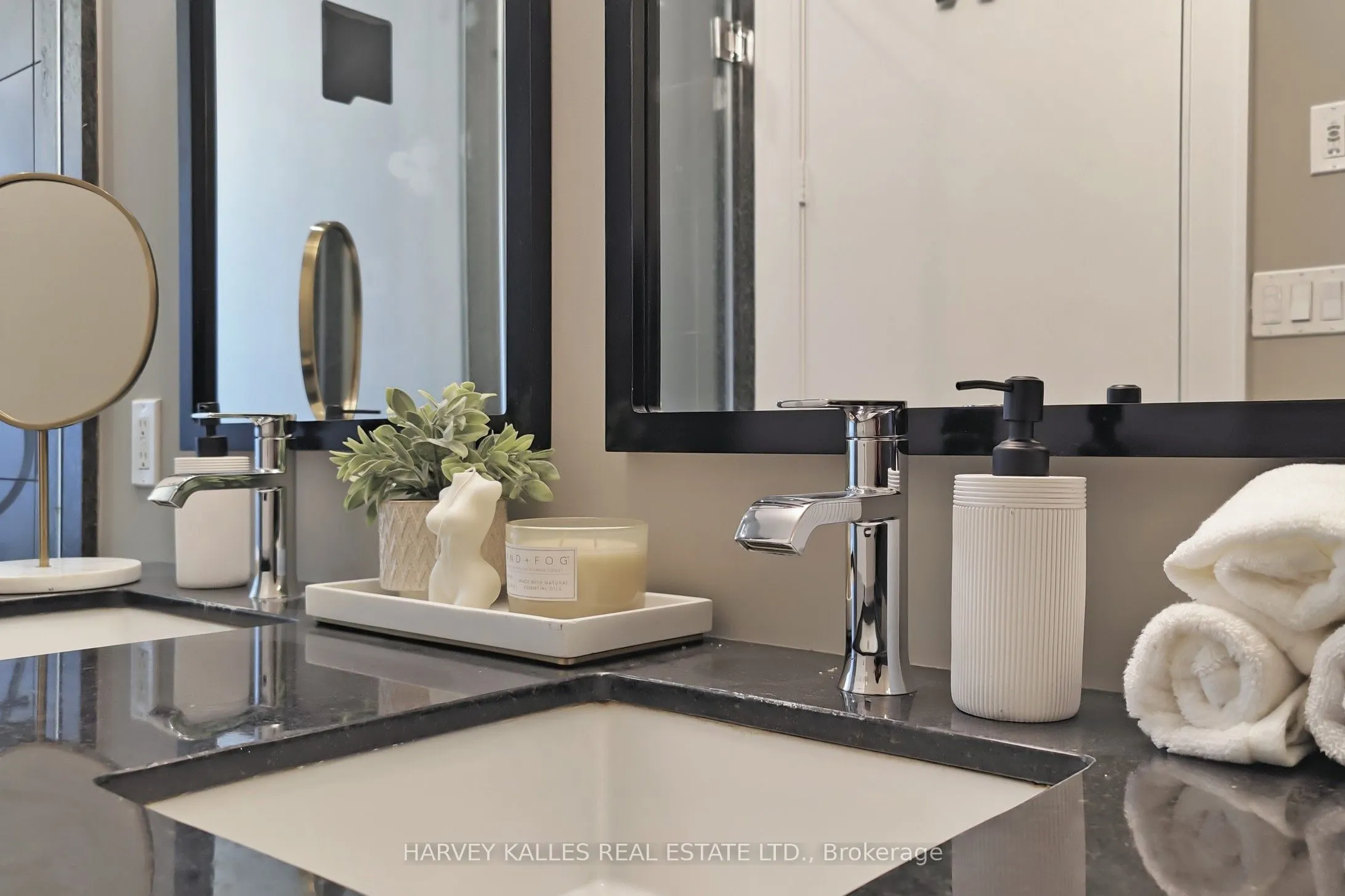 29 Queens Quay E, #813