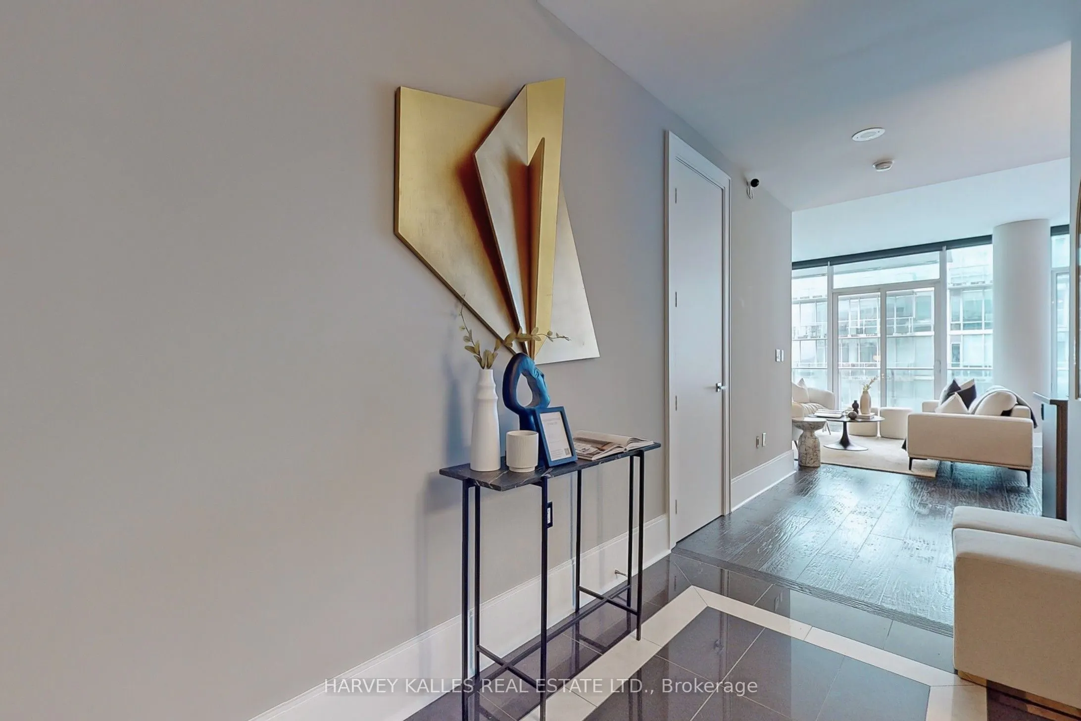 29 Queens Quay E, #813