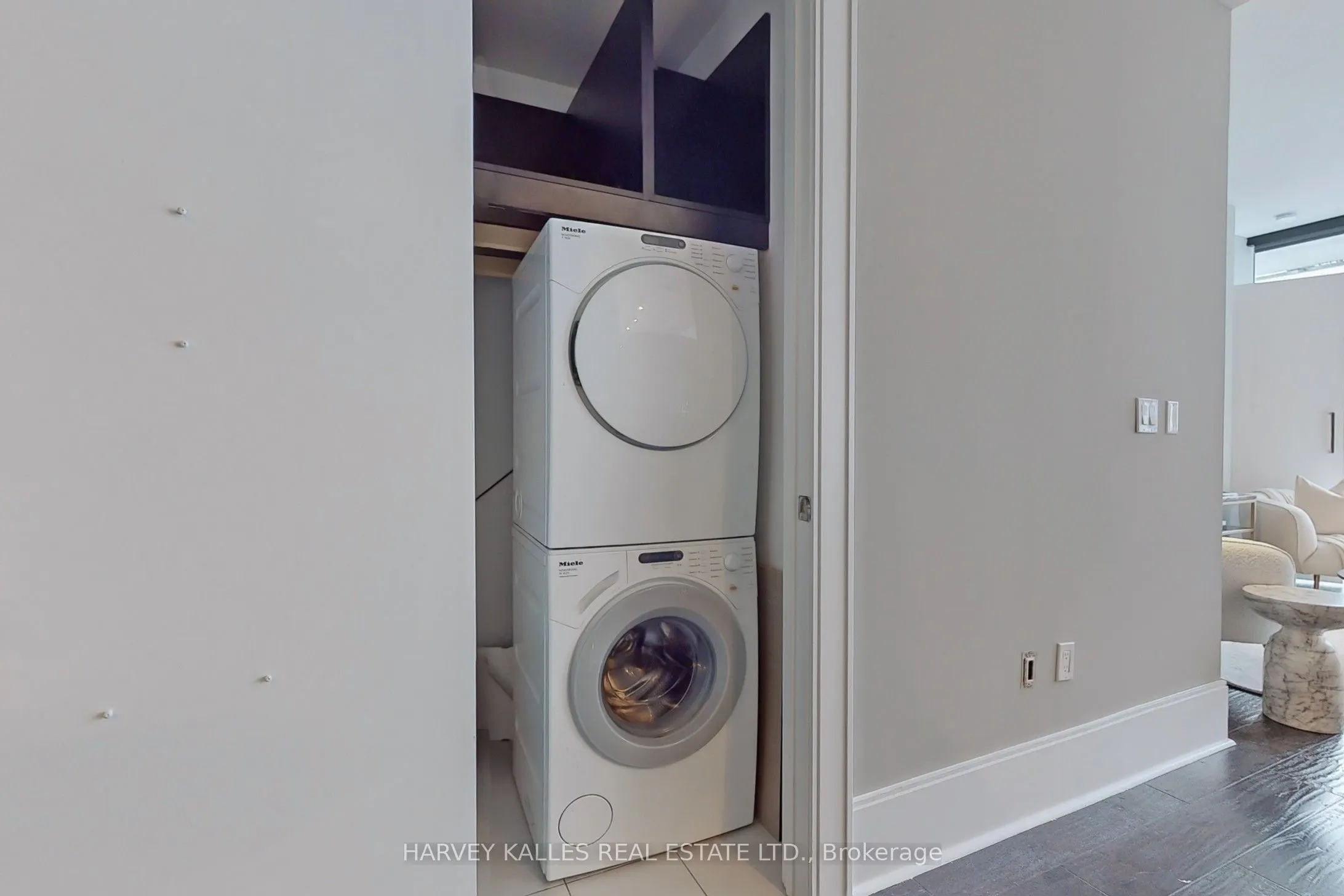 29 Queens Quay E, #813