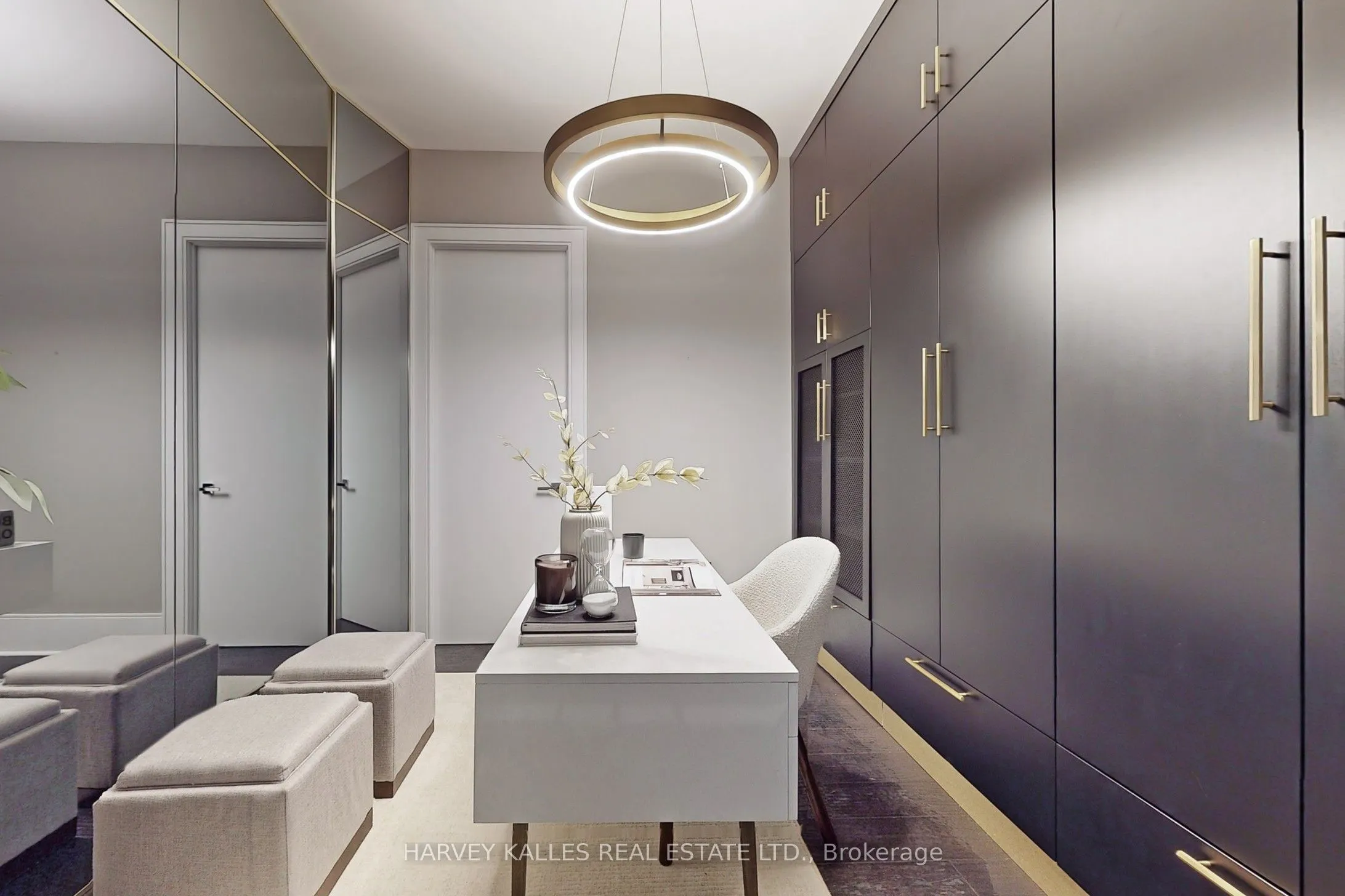29 Queens Quay E, #813