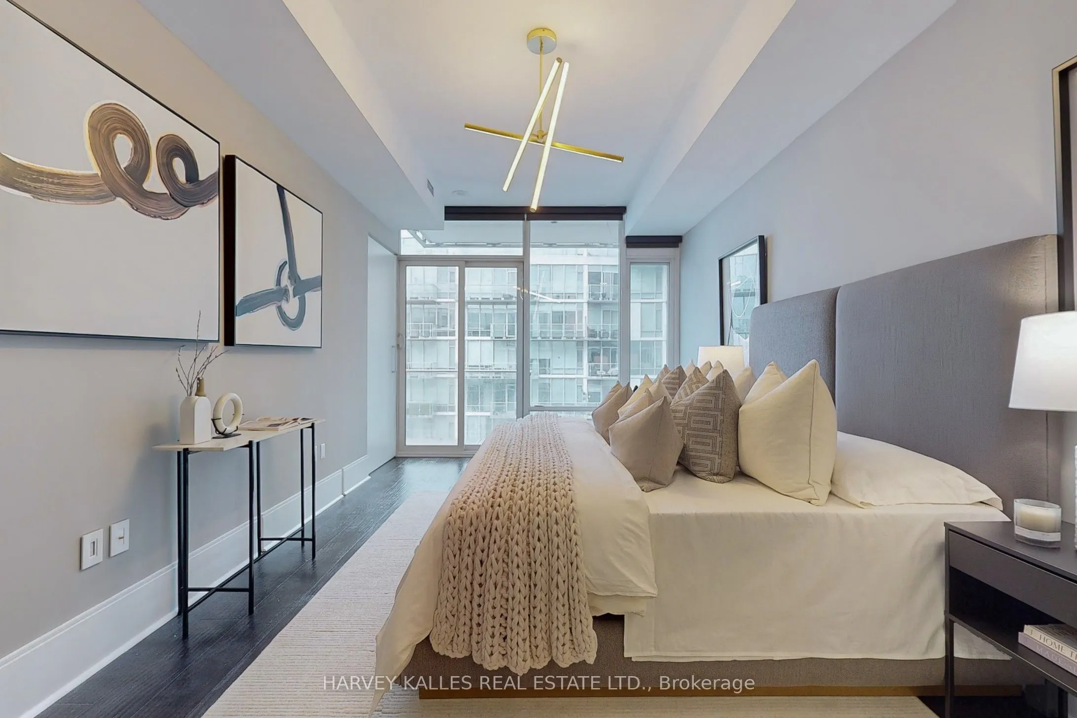 29 Queens Quay E, #813