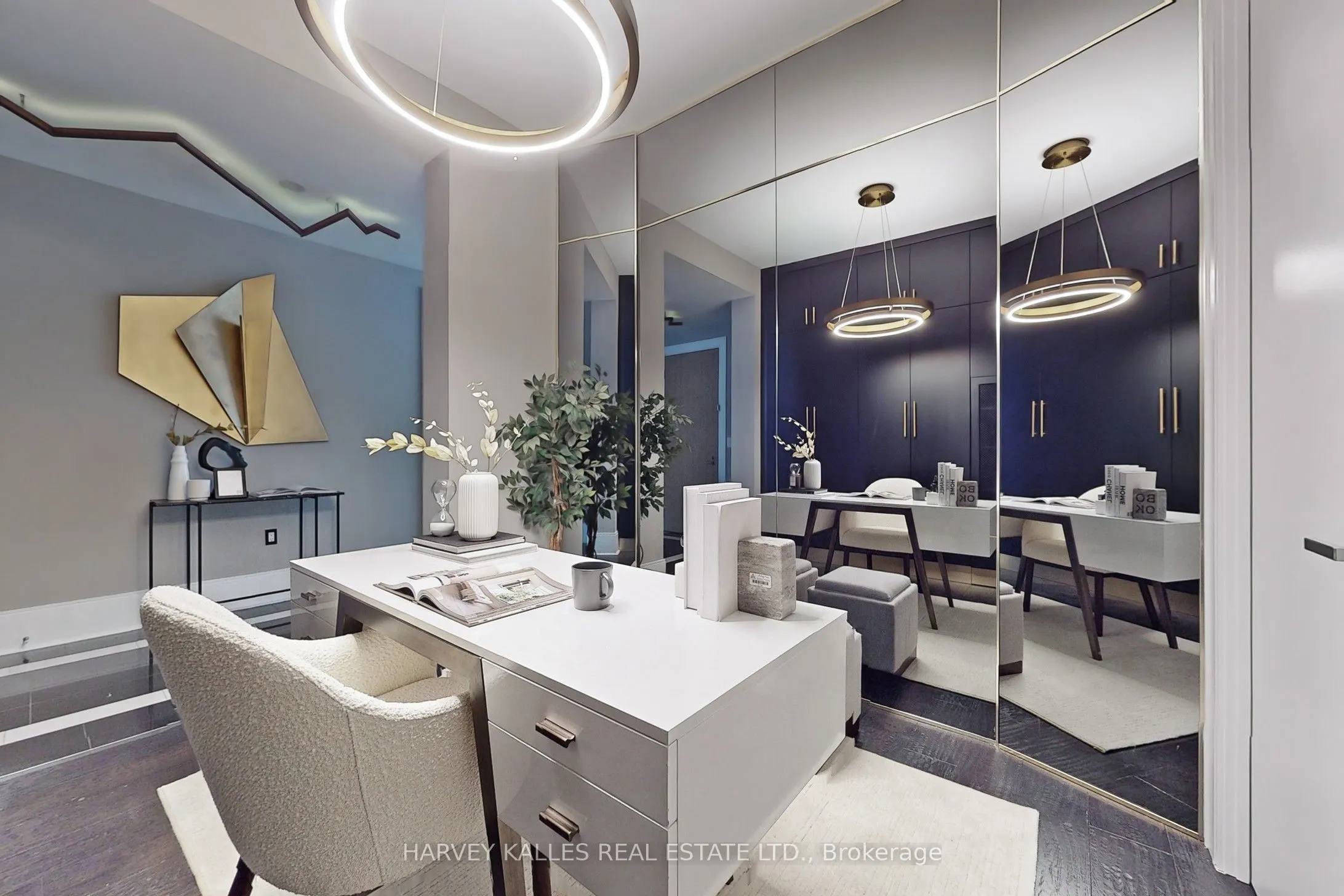 29 Queens Quay E, #813