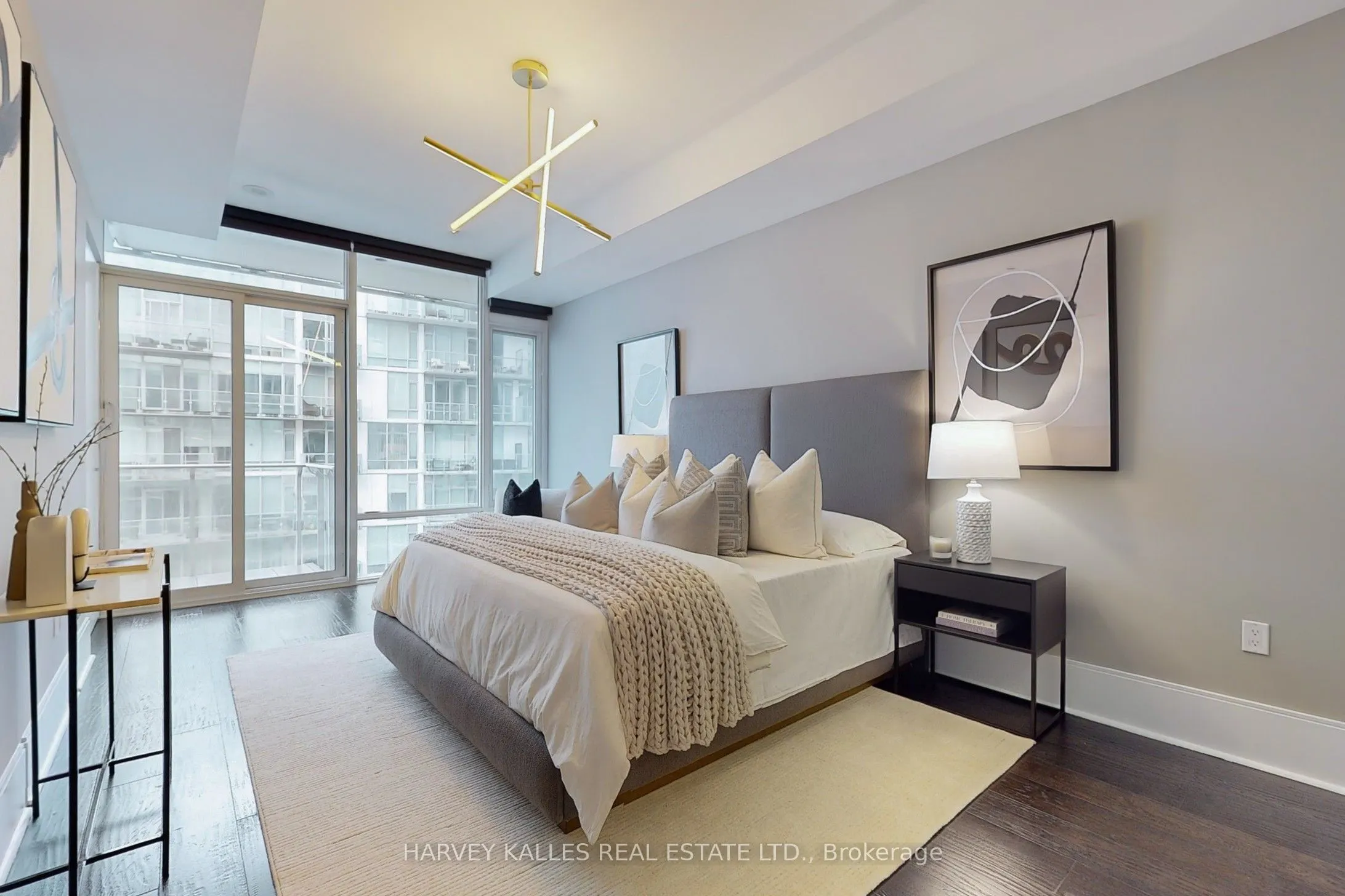 29 Queens Quay E, #813