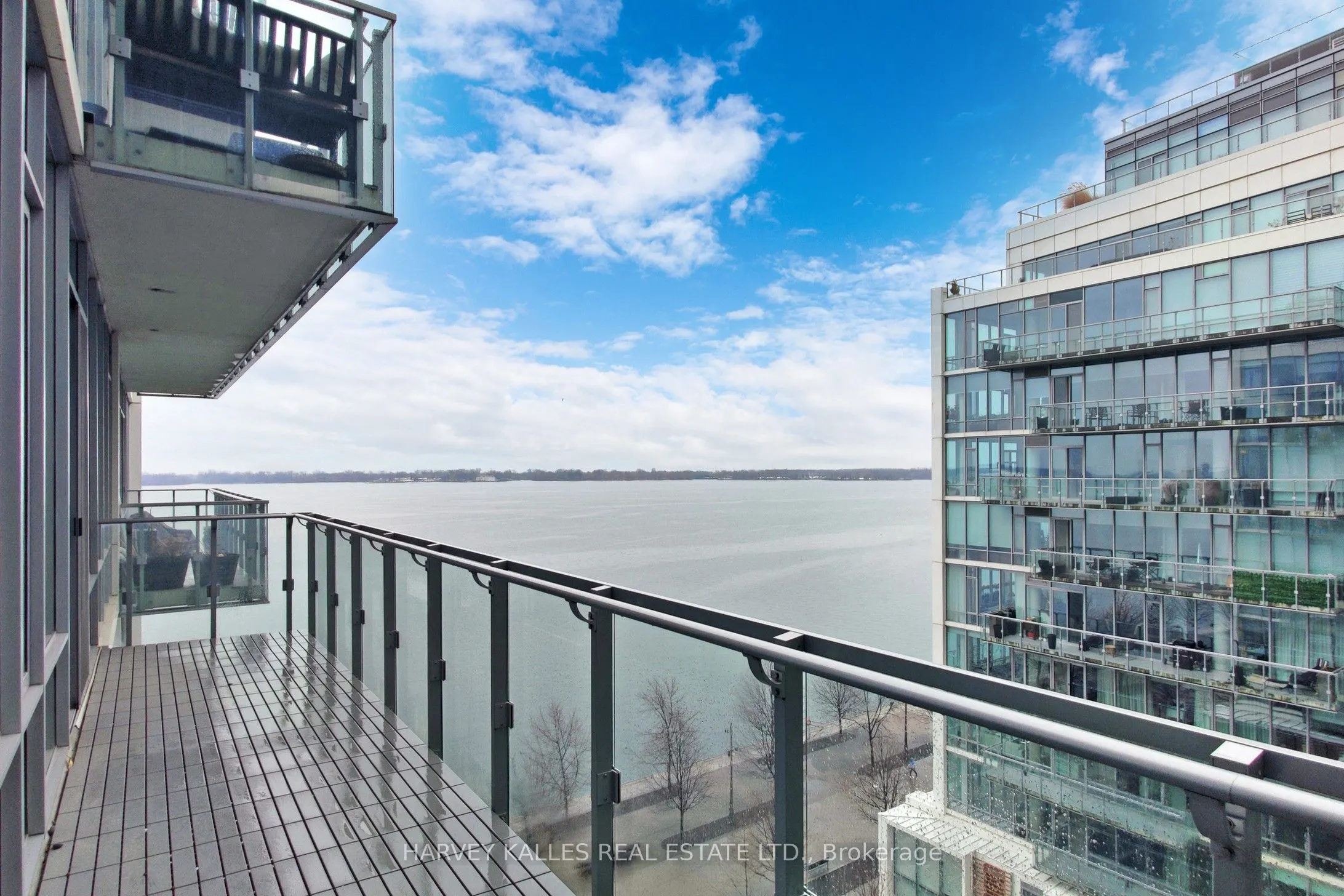 29 Queens Quay E, #813