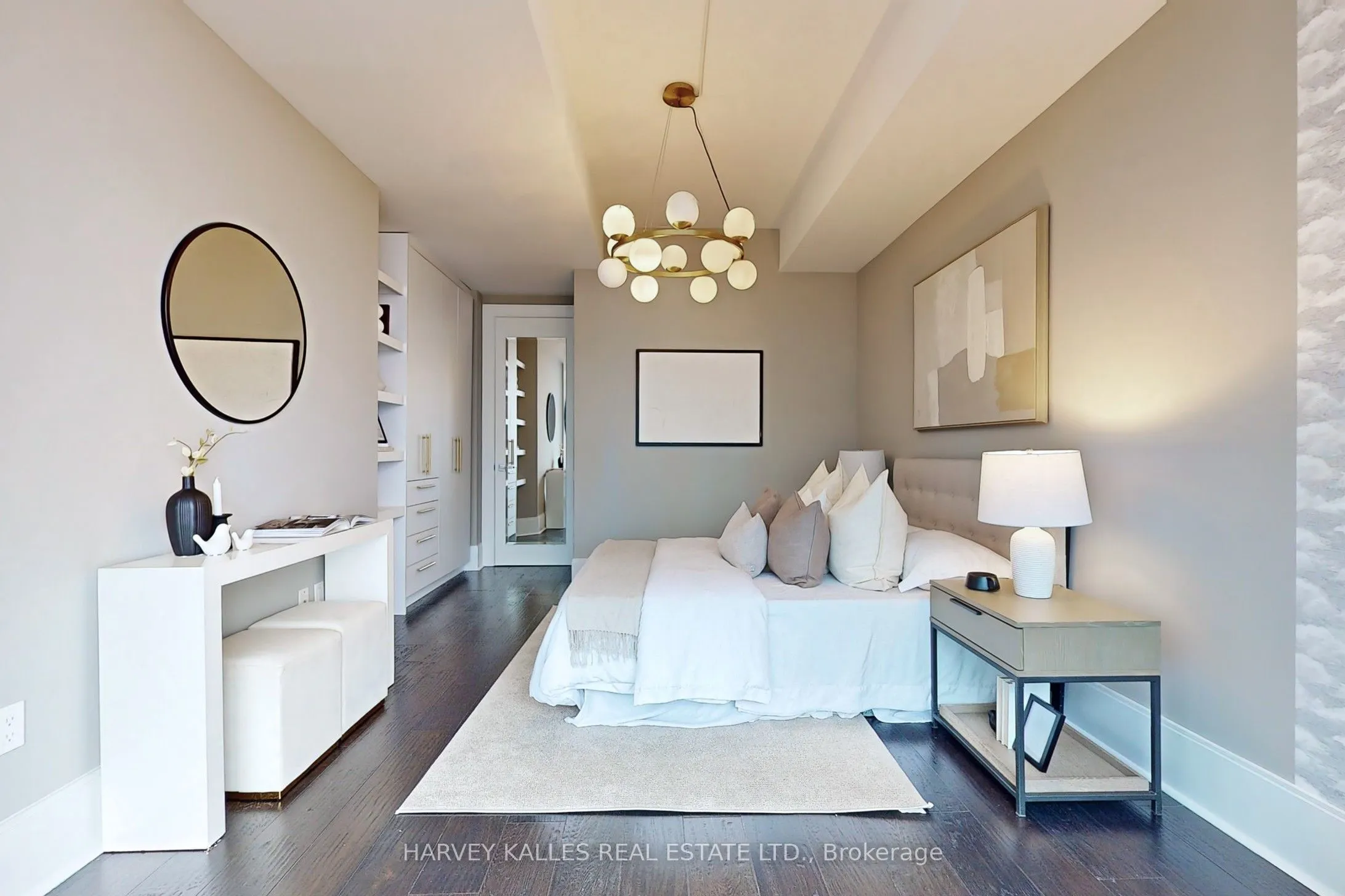 29 Queens Quay E, #813