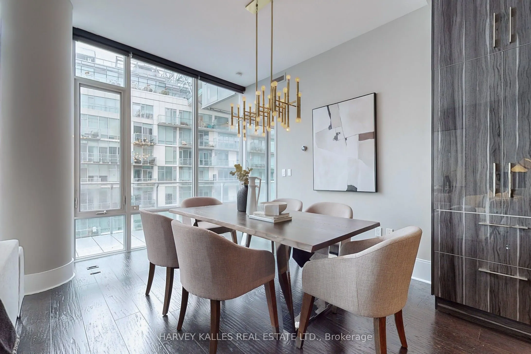 29 Queens Quay E, #813