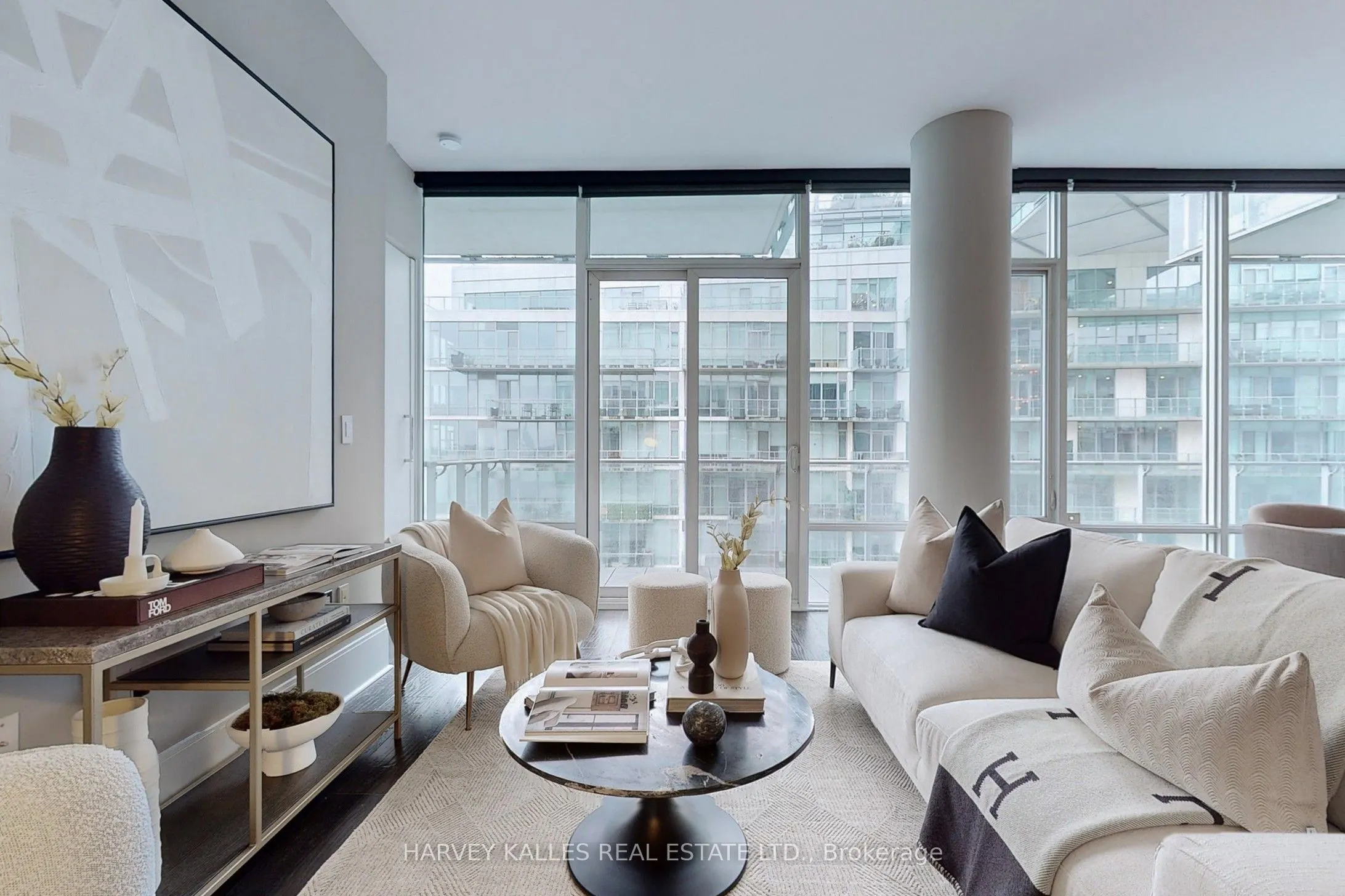 29 Queens Quay E, #813