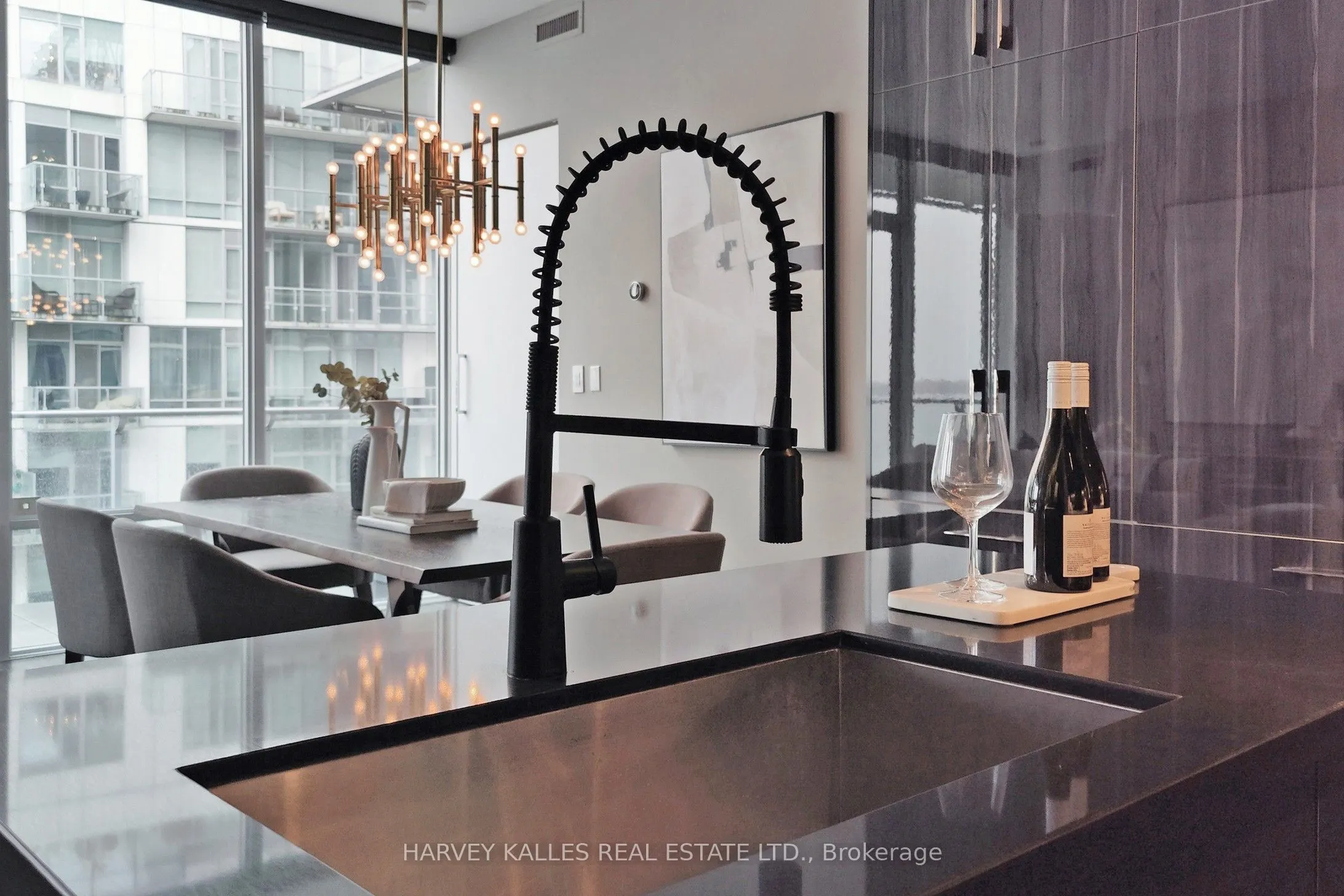 29 Queens Quay E, #813