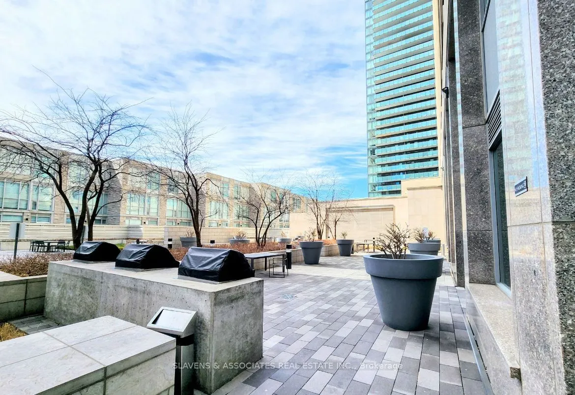 111 St Clair Avenue W, #416