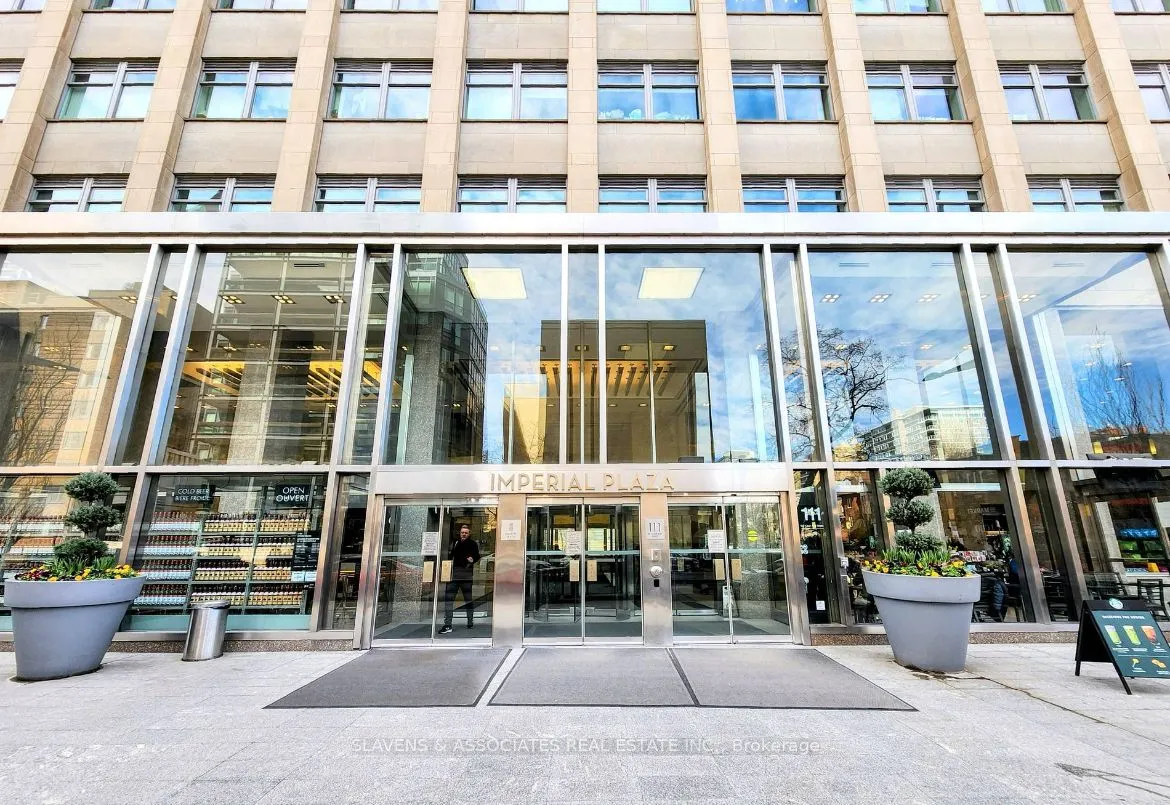 111 St Clair Avenue W, #416