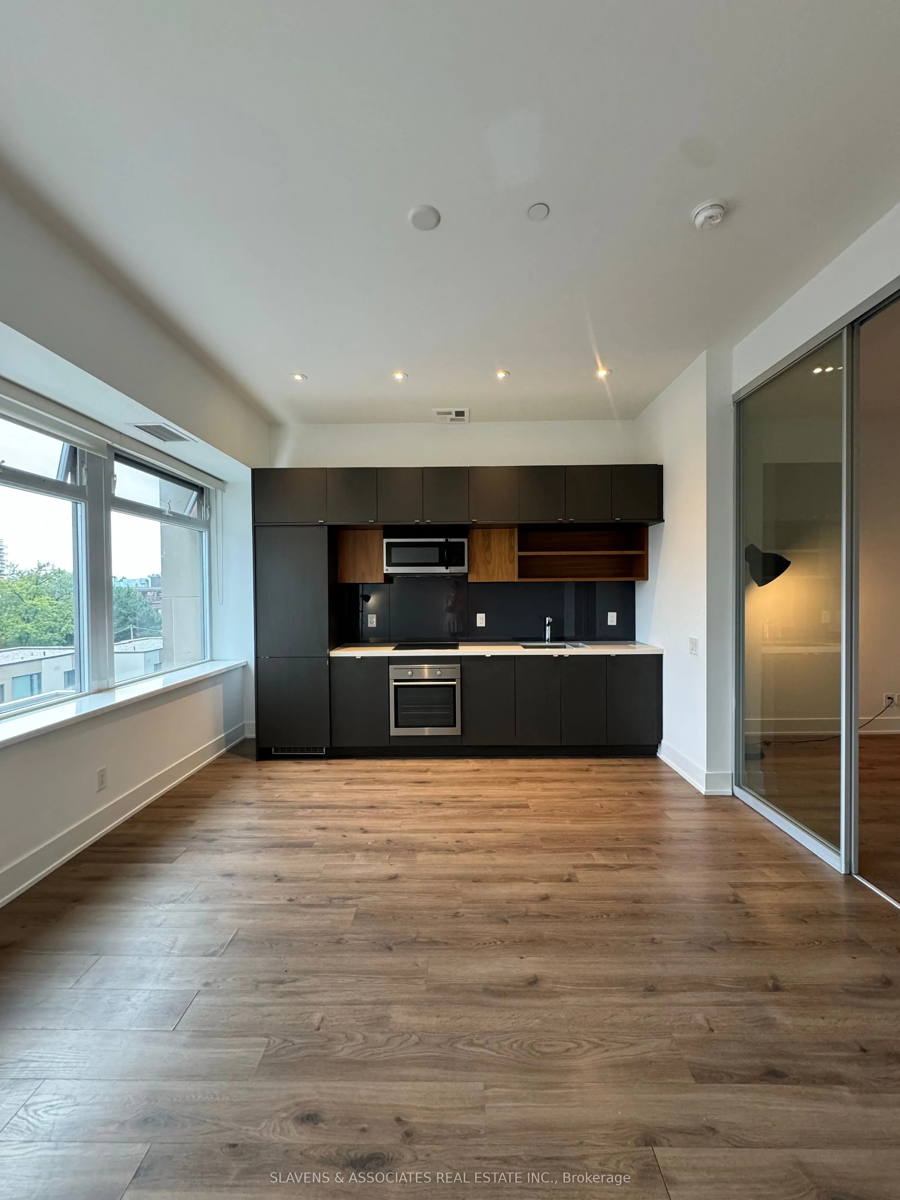111 St Clair Avenue W, #416