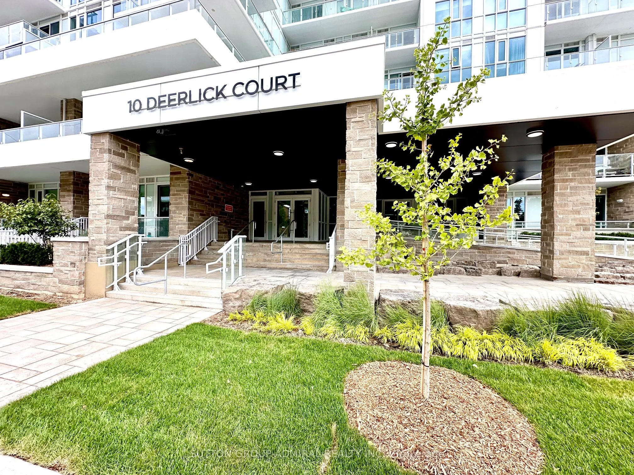 10 Deerlick Court, #302