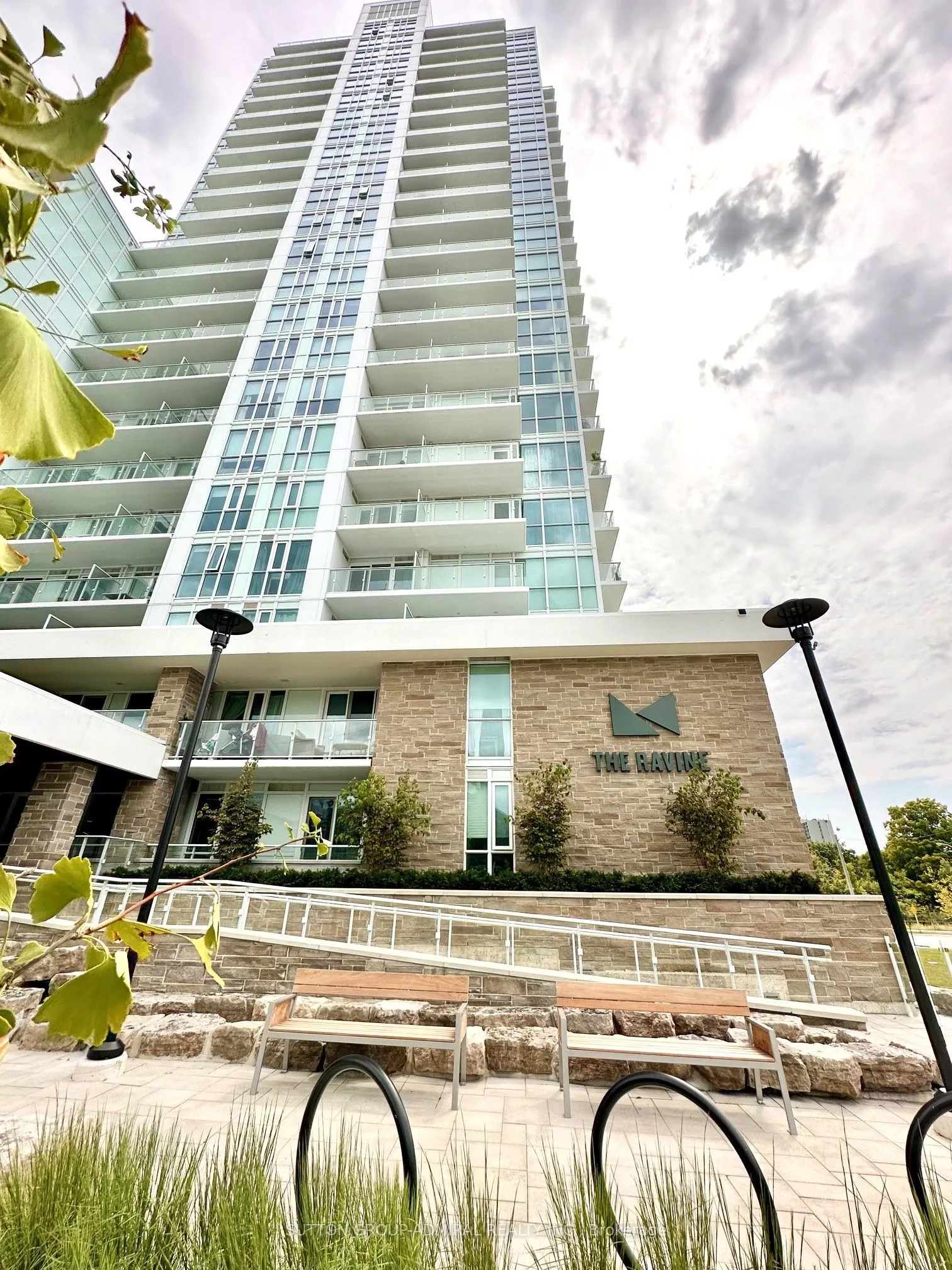 10 Deerlick Court, #302