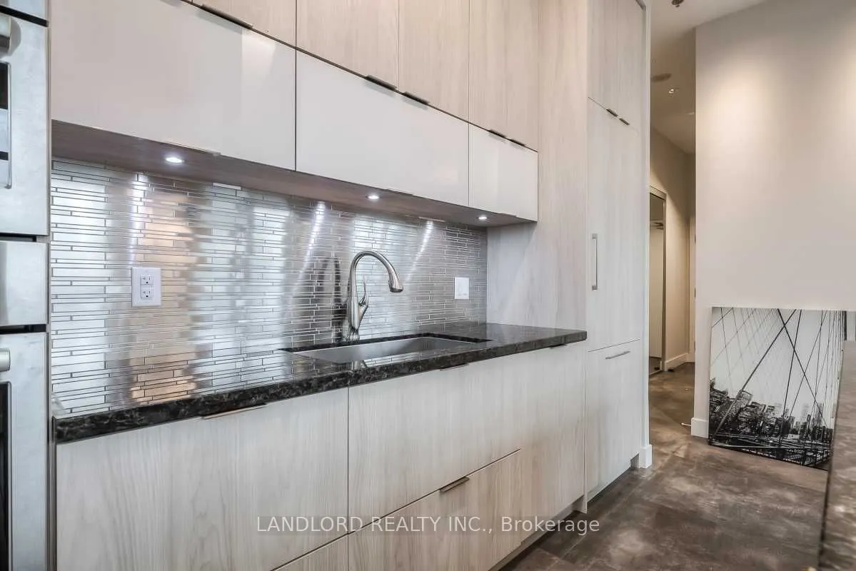 318 Richmond Street W, #1005