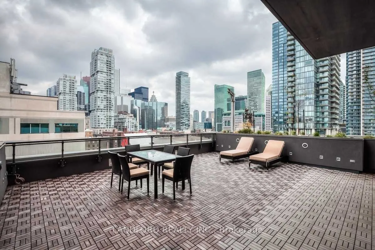 318 Richmond Street W, #1005