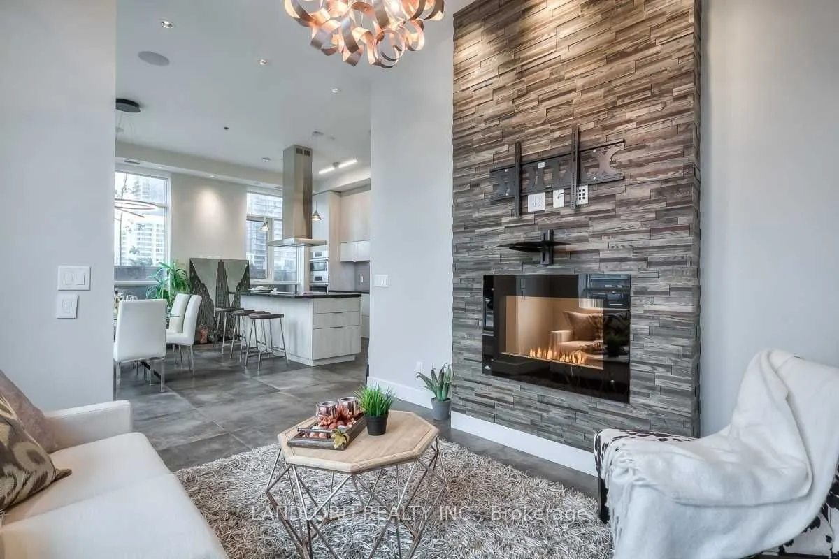 318 Richmond Street W, #1005