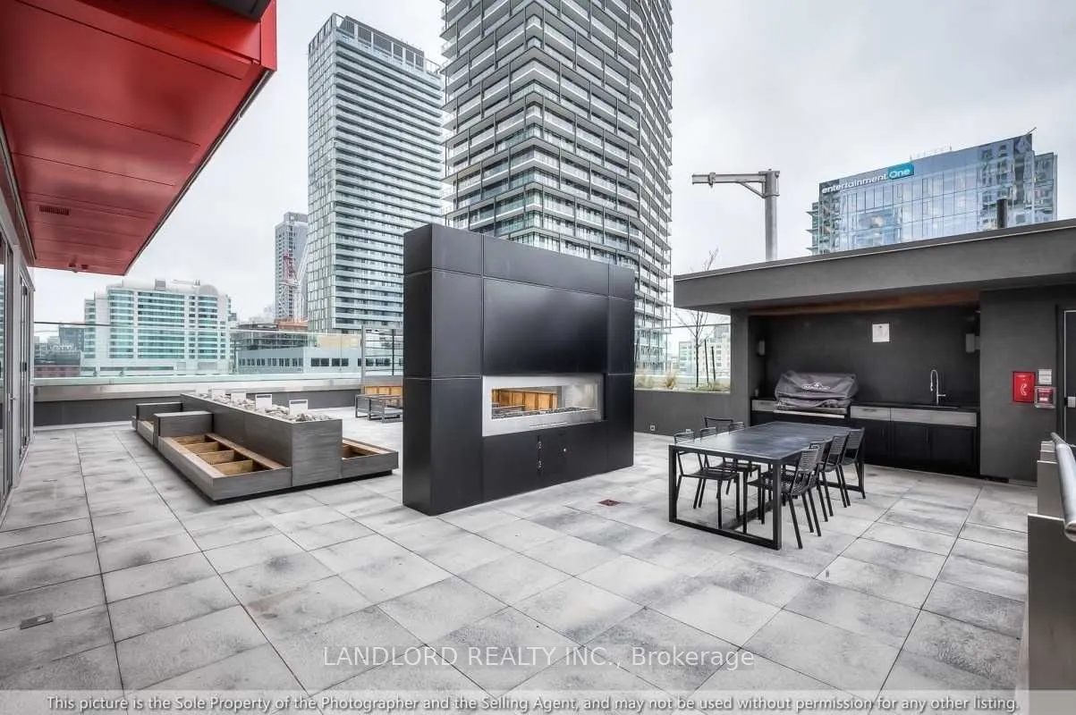 318 Richmond Street W, #1005