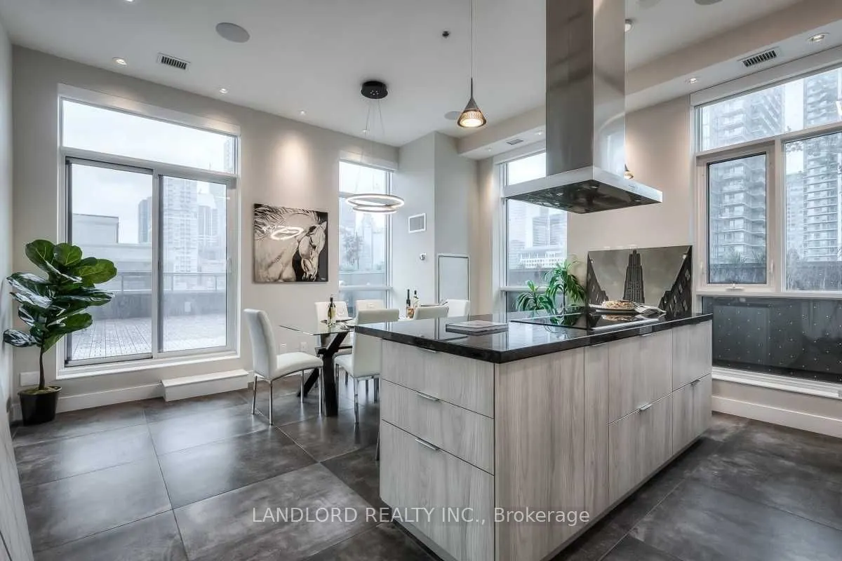 318 Richmond Street W, #1005