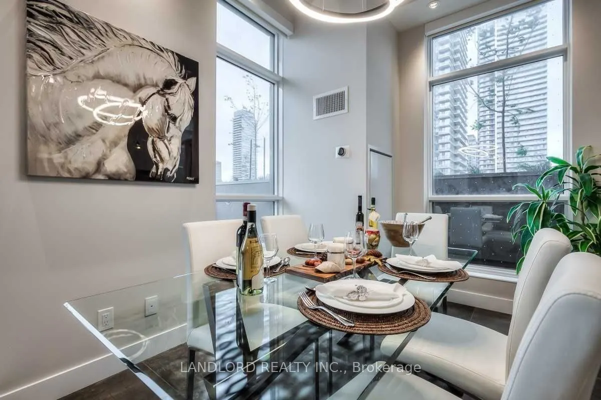 318 Richmond Street W, #1005