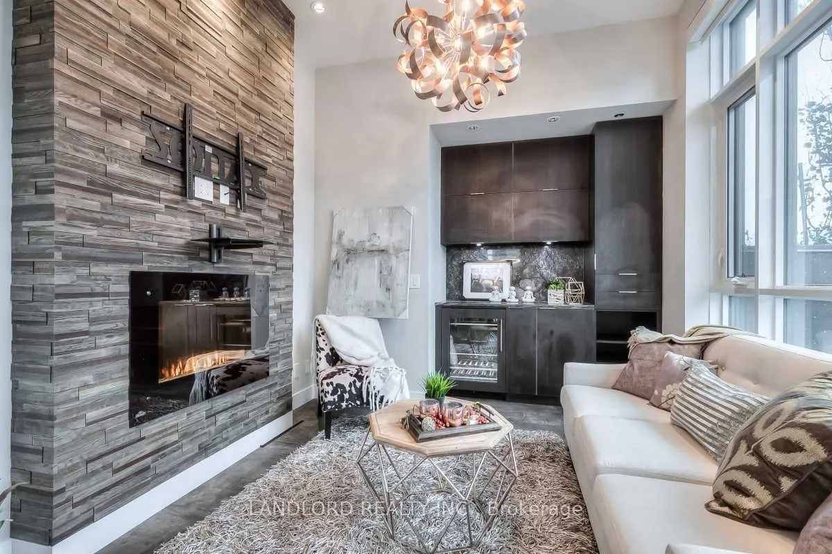 318 Richmond Street W, #1005