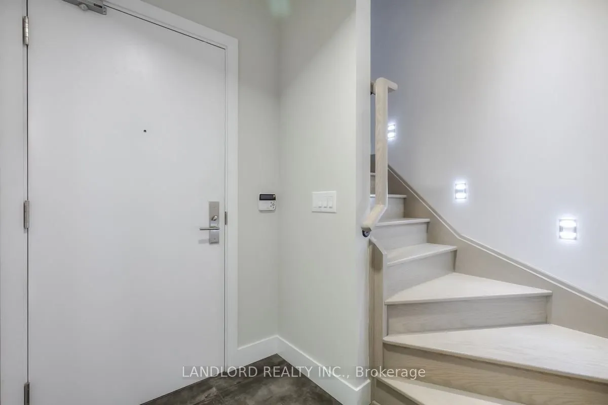 318 Richmond Street W, #1005