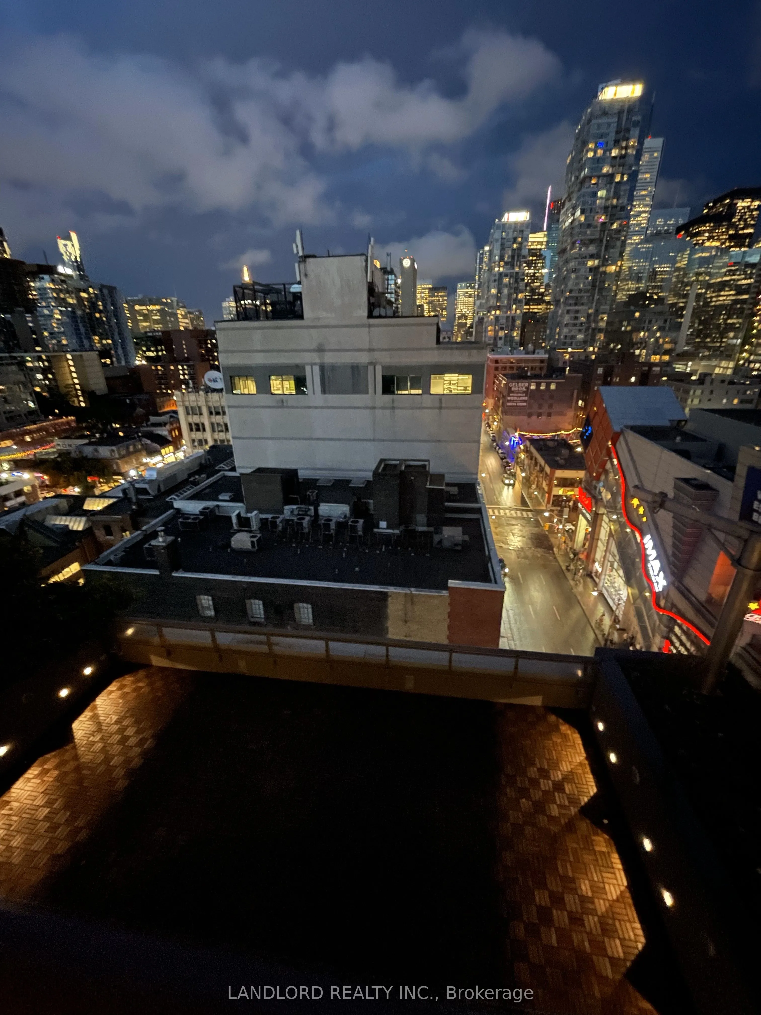 318 Richmond Street W, #1005