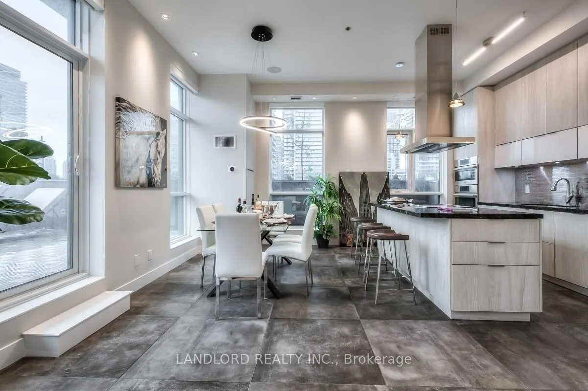 318 Richmond Street W, #1005