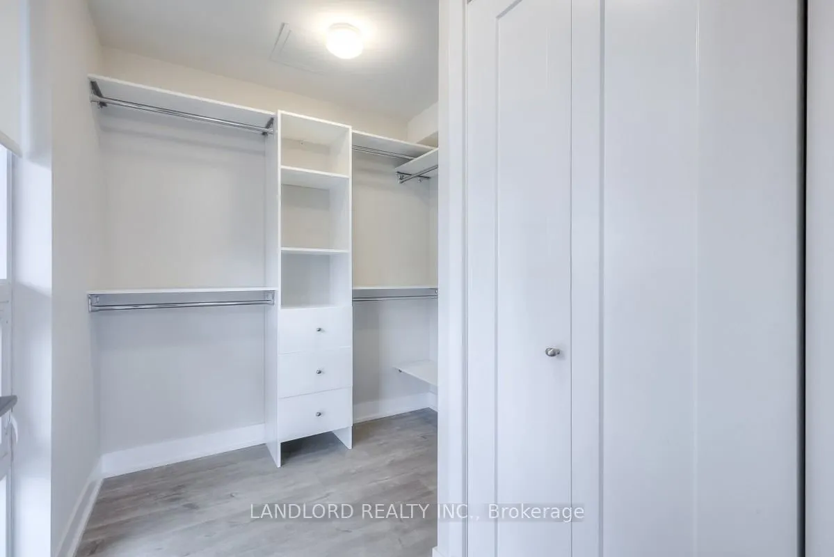 318 Richmond Street W, #1005