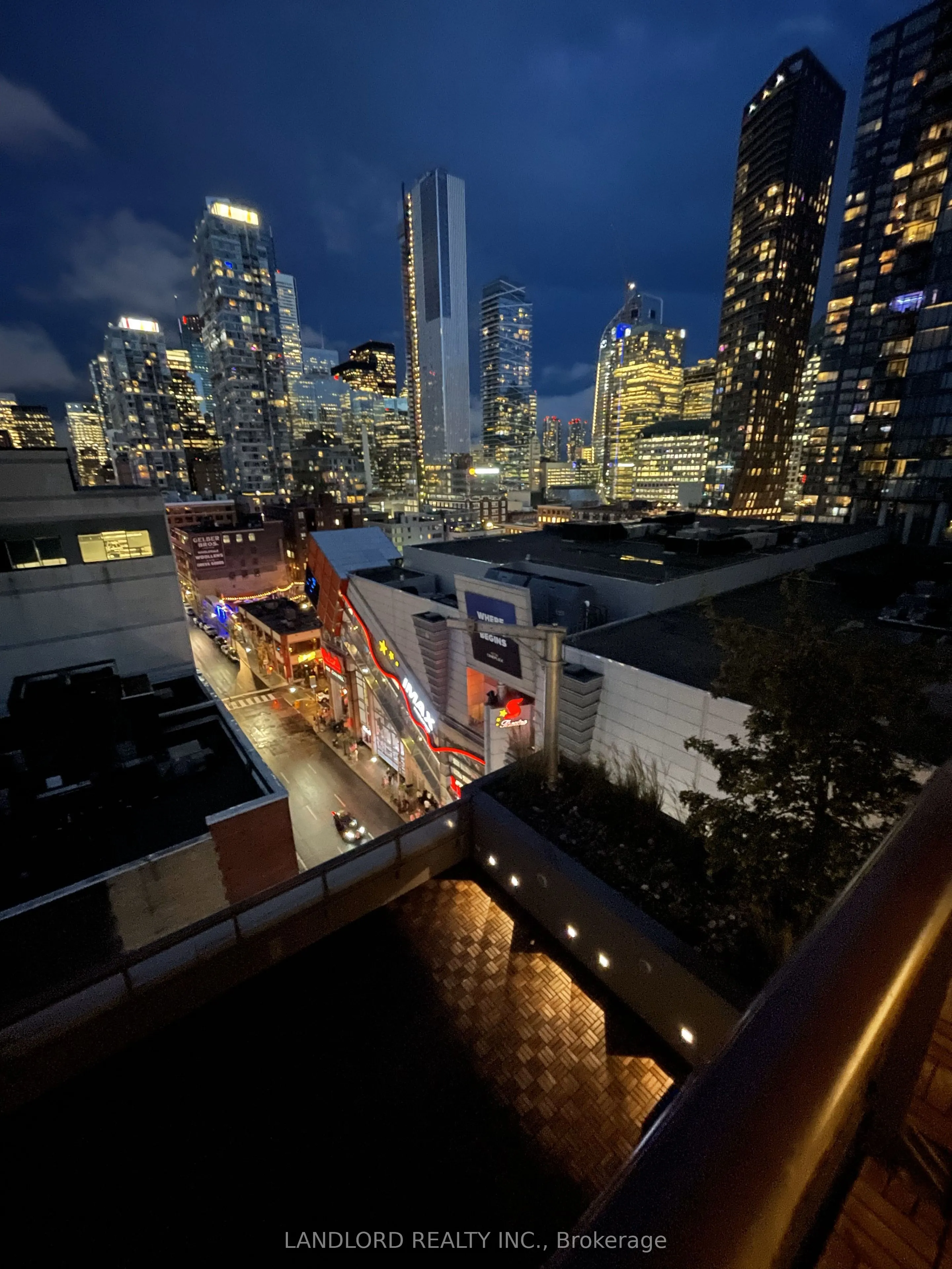 318 Richmond Street W, #1005