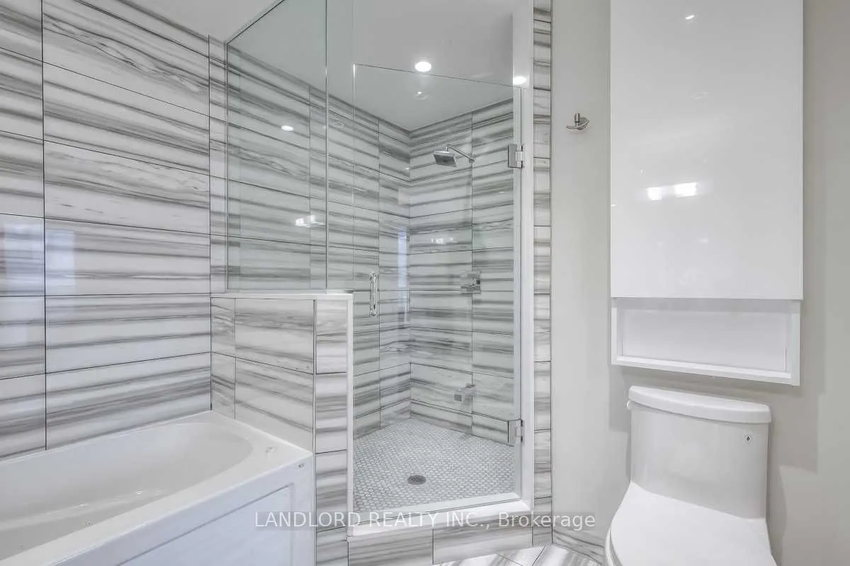 318 Richmond Street W, #1005