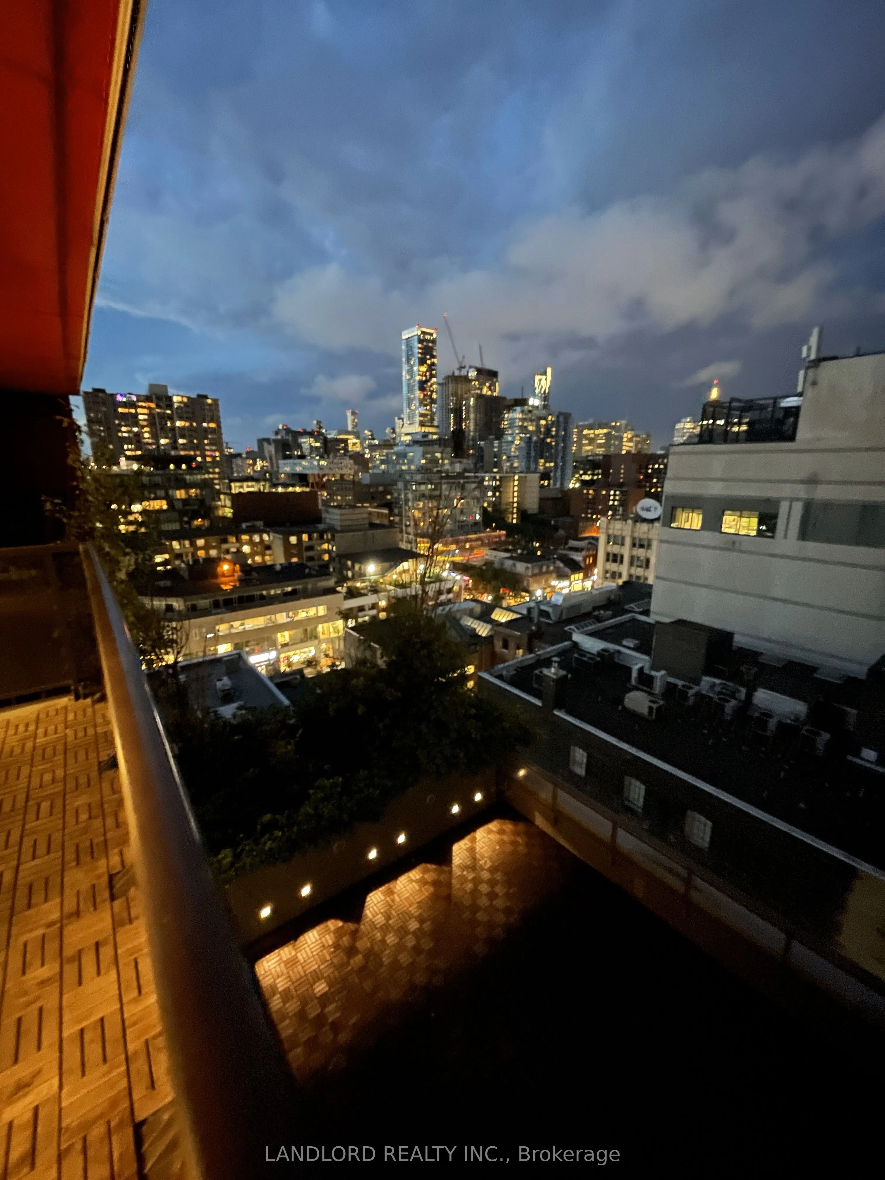 318 Richmond Street W, #1005