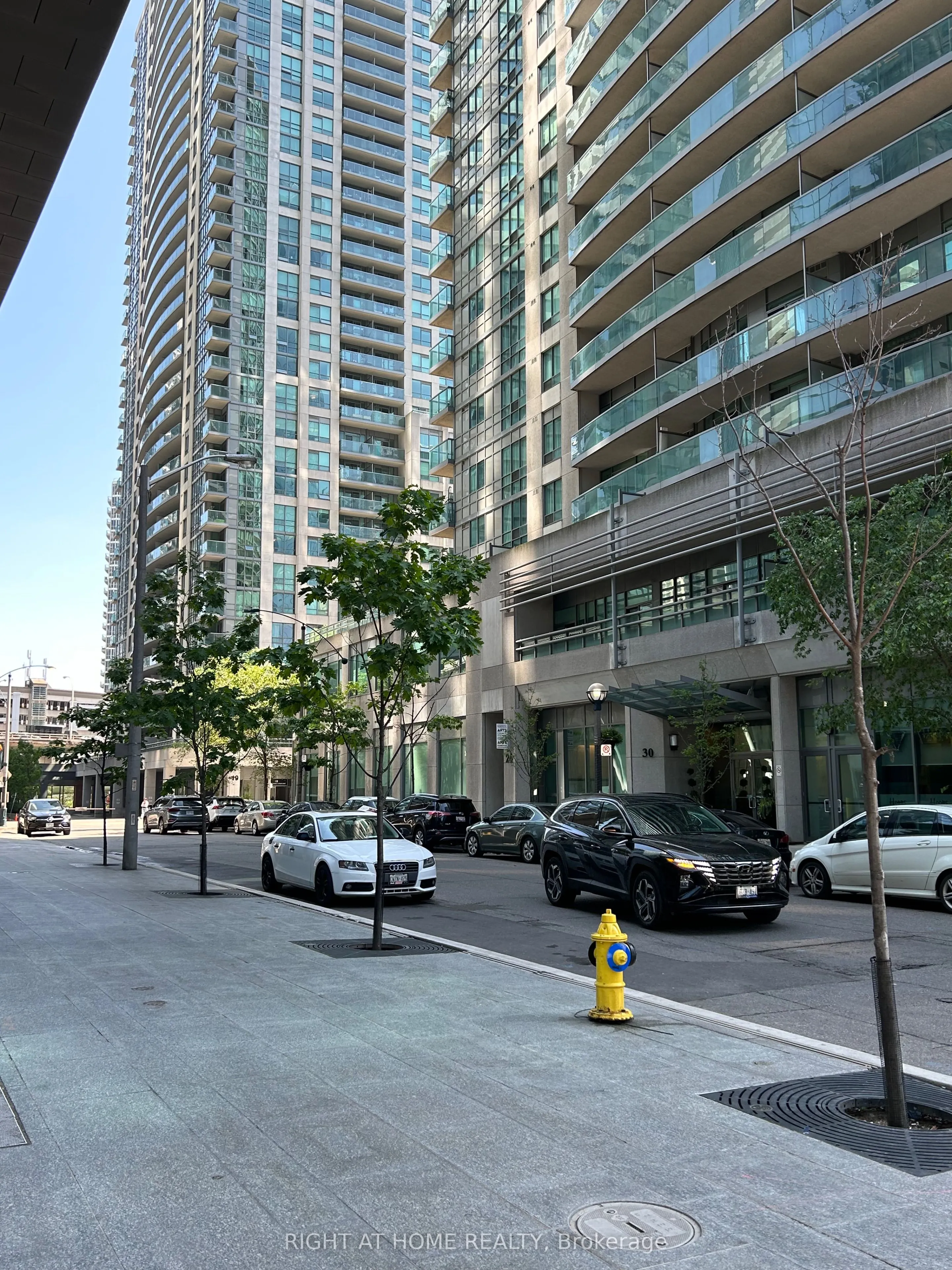 30 Grand Trunk Crescent, #1515