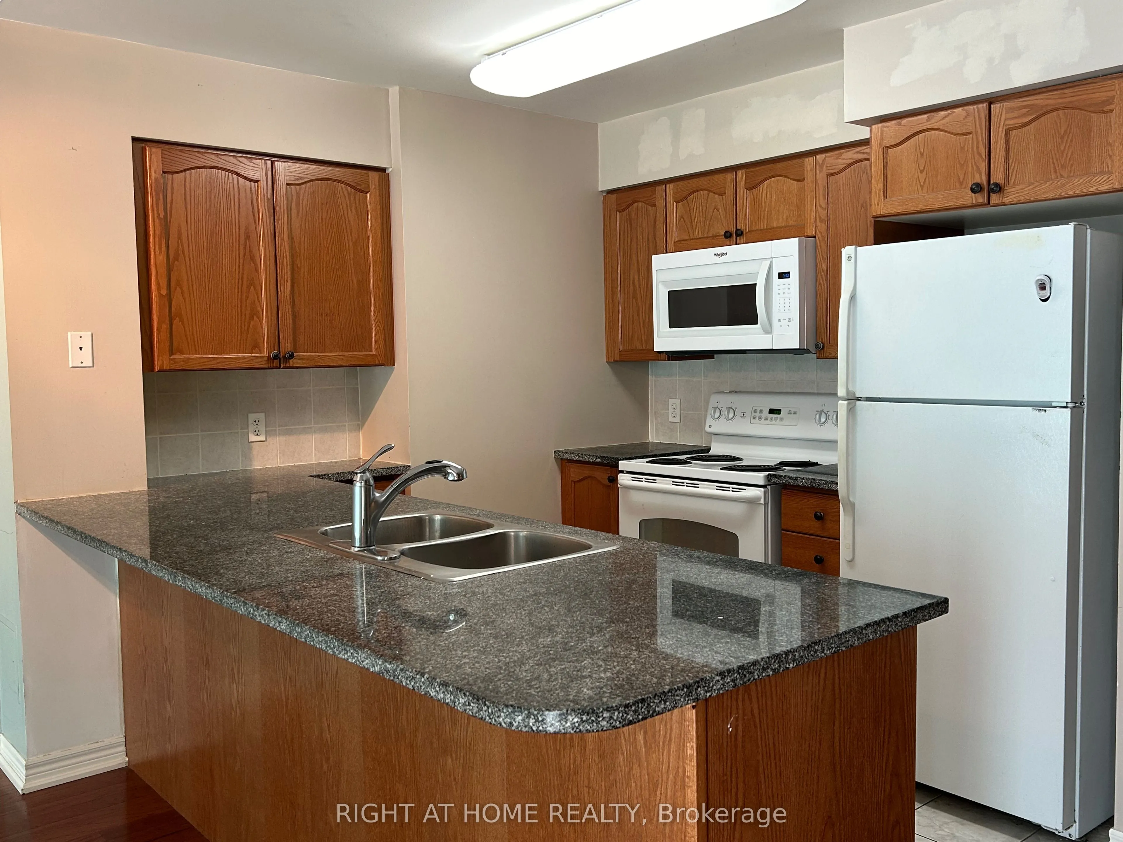 30 Grand Trunk Crescent, #1515